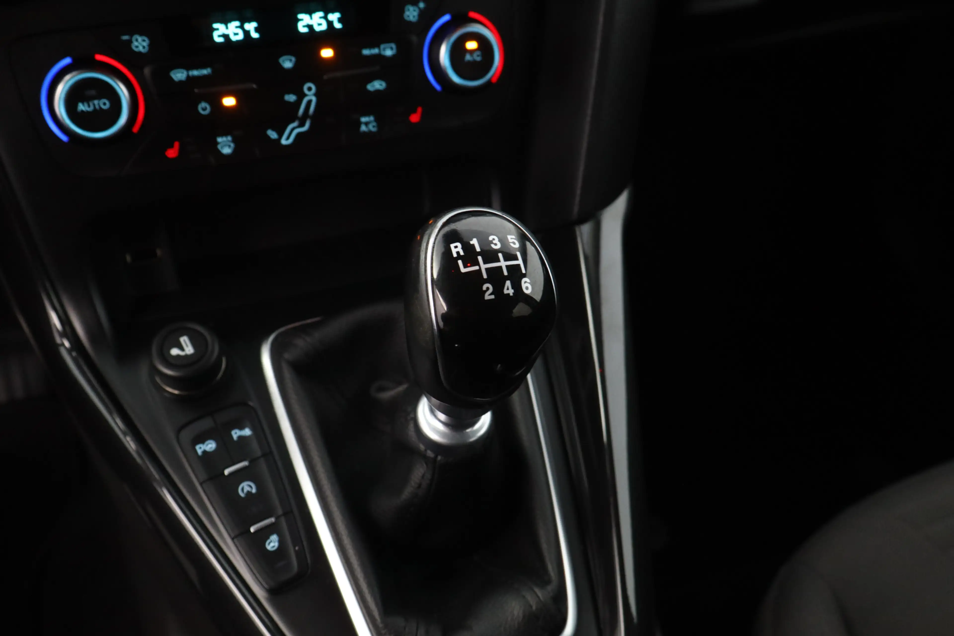 Ford Focus Wagon 1.0 Titanium/ Trekhaak/ Stuurverw/ Stoelverw — photo 24