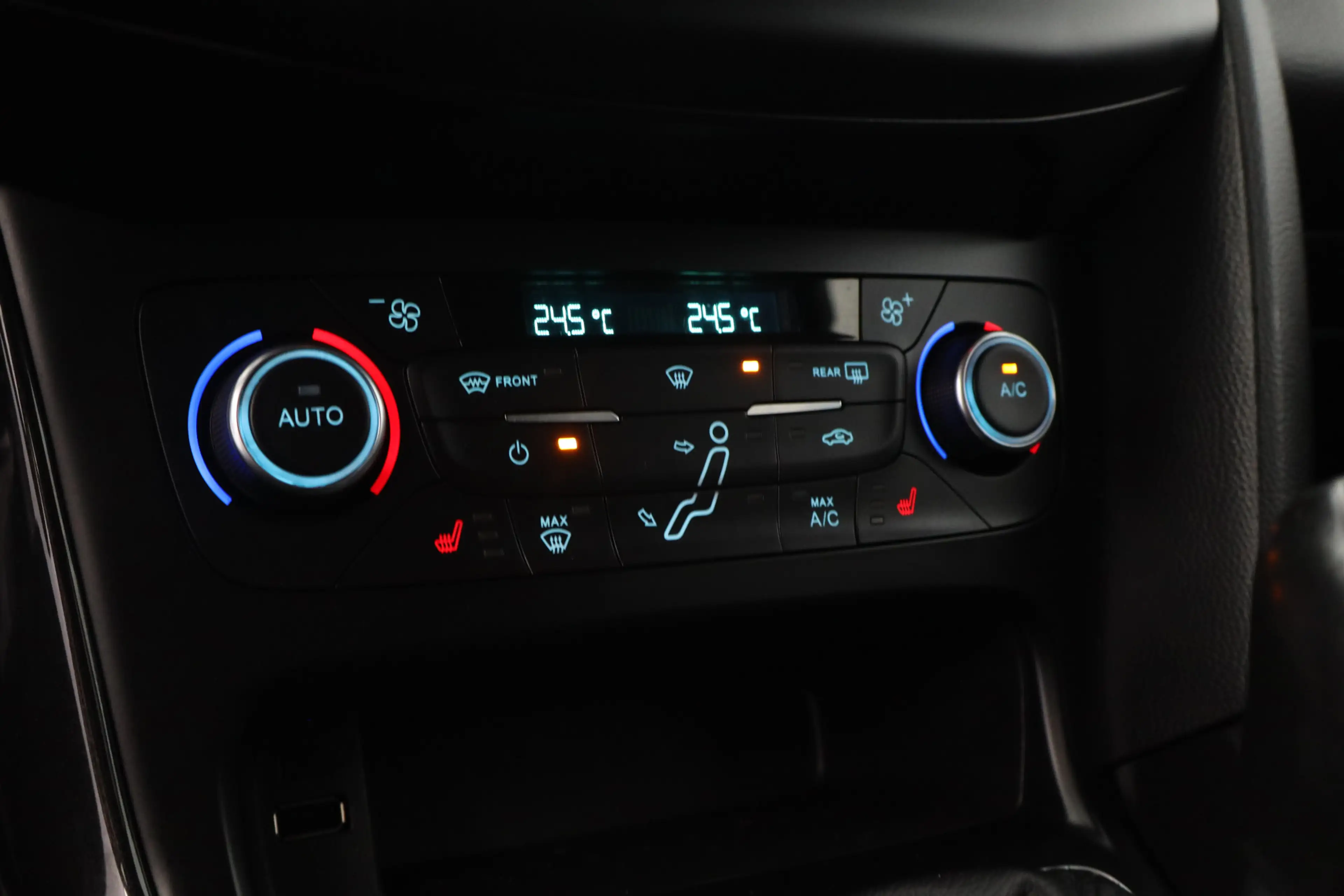 Ford Focus Wagon 1.0 Titanium/ Trekhaak/ Stuurverw/ Stoelverw — photo 25
