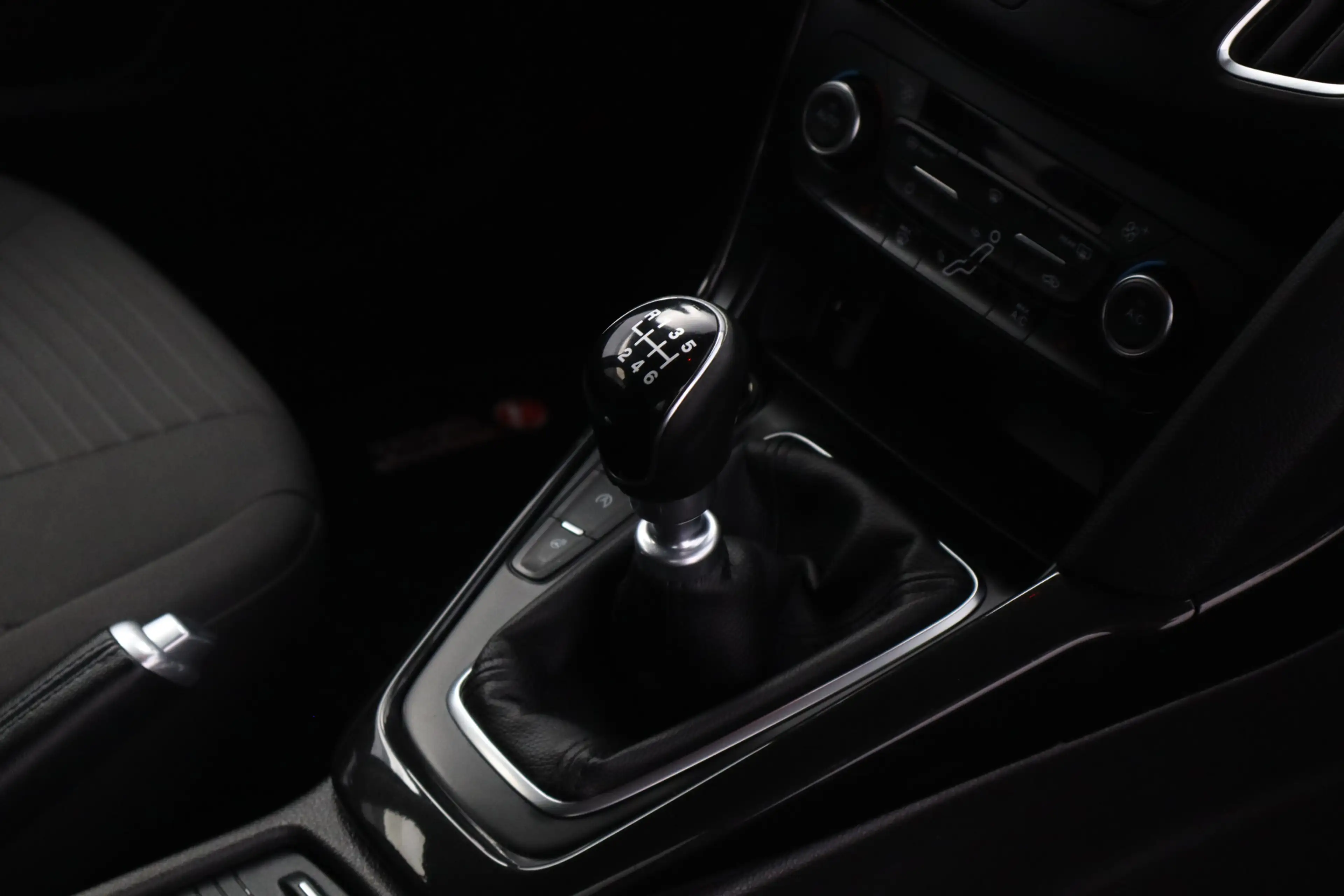 Ford Focus Wagon 1.0 Titanium/ Trekhaak/ Stuurverw/ Stoelverw — photo 22