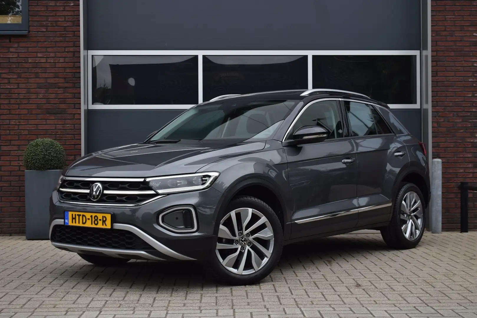 Volkswagen T-Roc 1.5 TSI 150pk DSG Style | Panoramadak | Camera | I Gris - 1