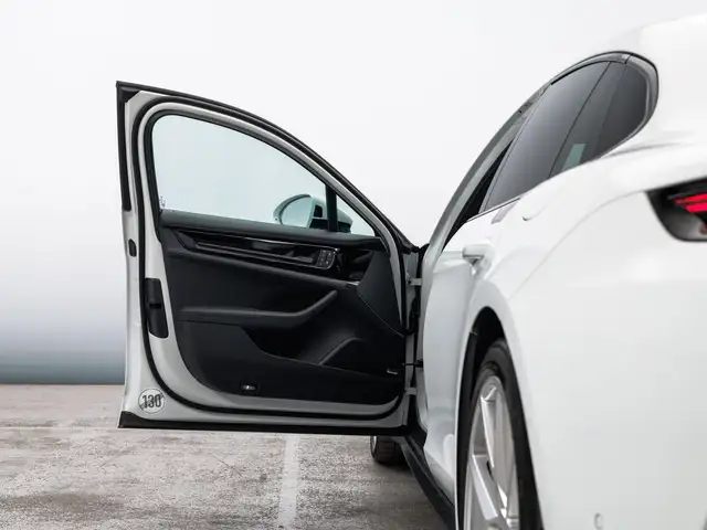 Porsche Panamera view 14