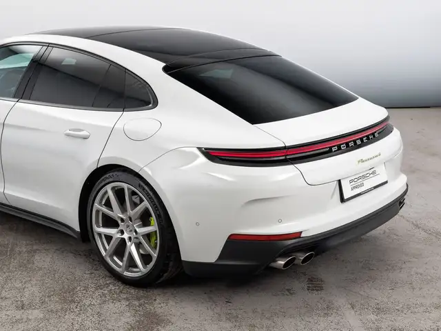 Porsche Panamera view 9