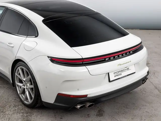 Porsche Panamera view 12