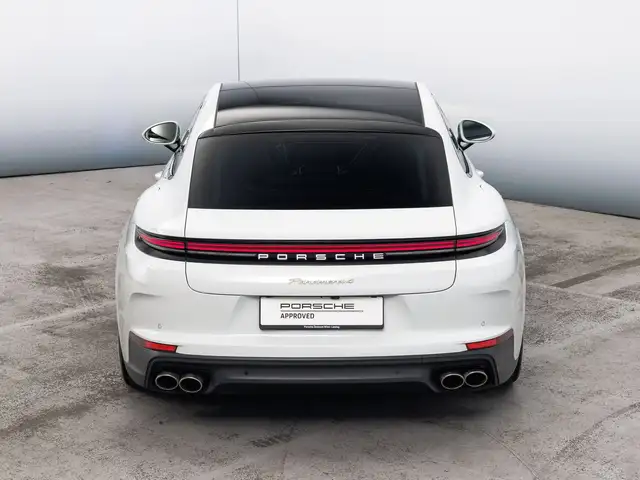 Porsche Panamera view 11