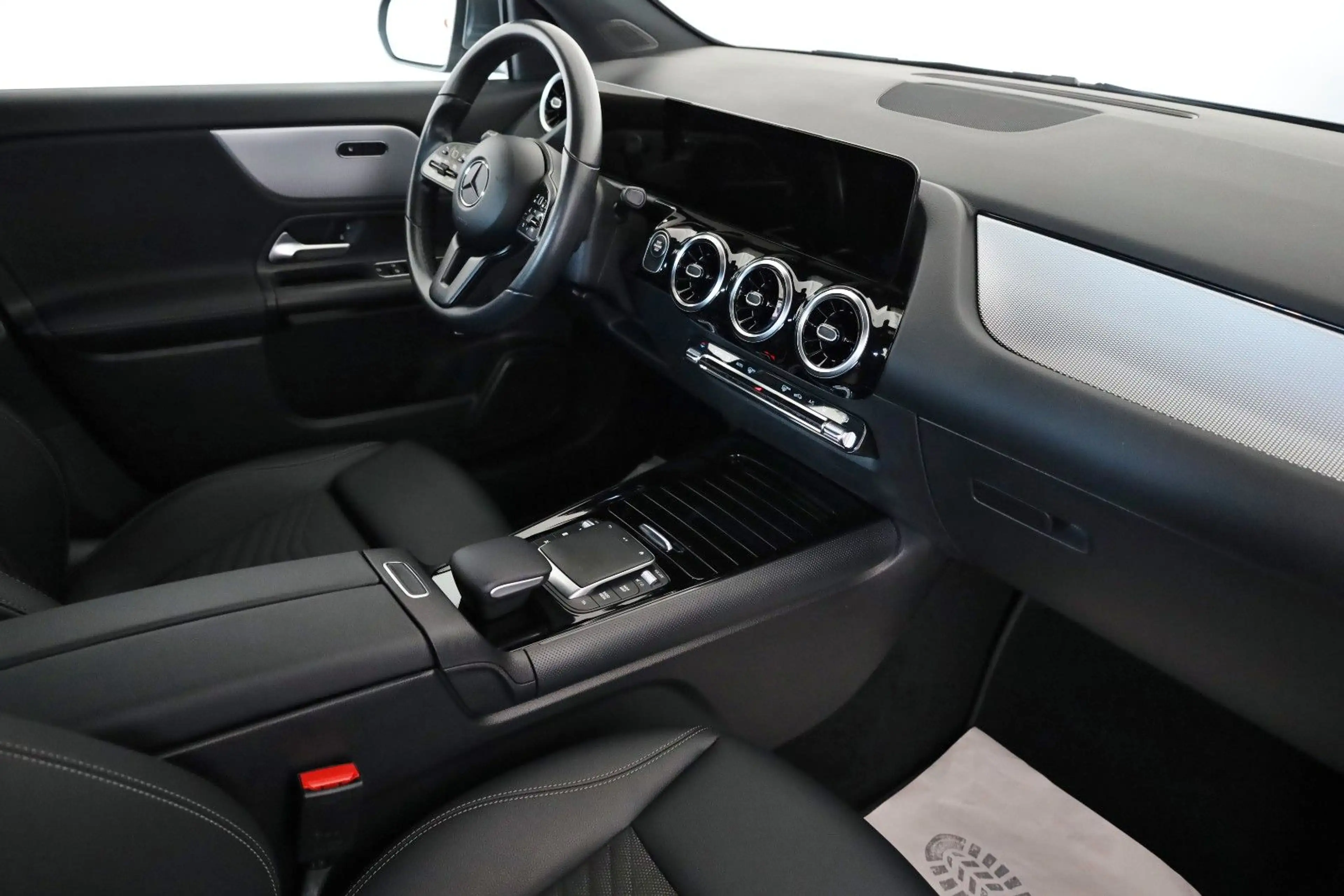 Mercedes-Benz GLA 250 e Style,T.Leder,Navi,LED,SH — photo 3