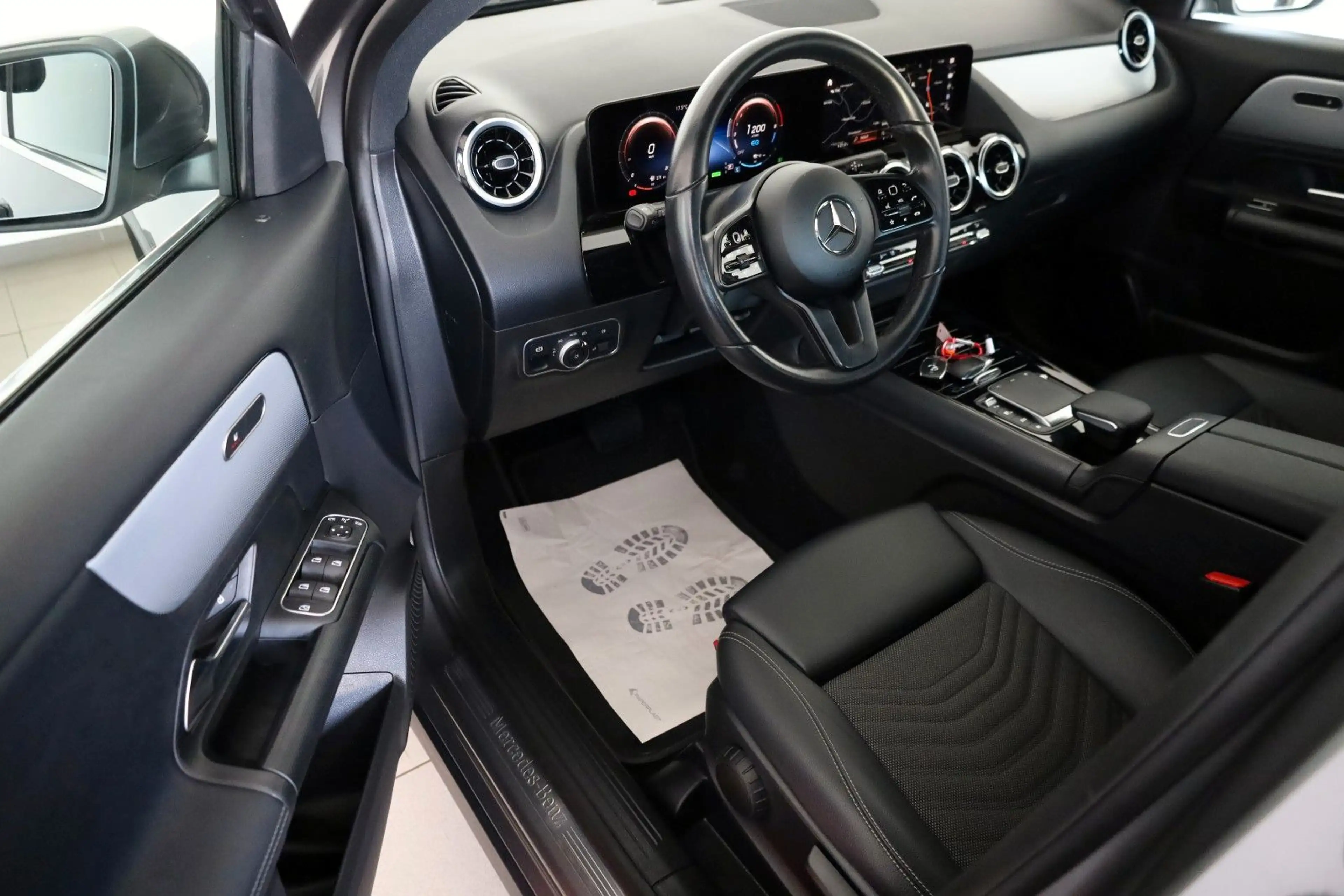 Mercedes-Benz GLA 250 e Style,T.Leder,Navi,LED,SH — photo 9
