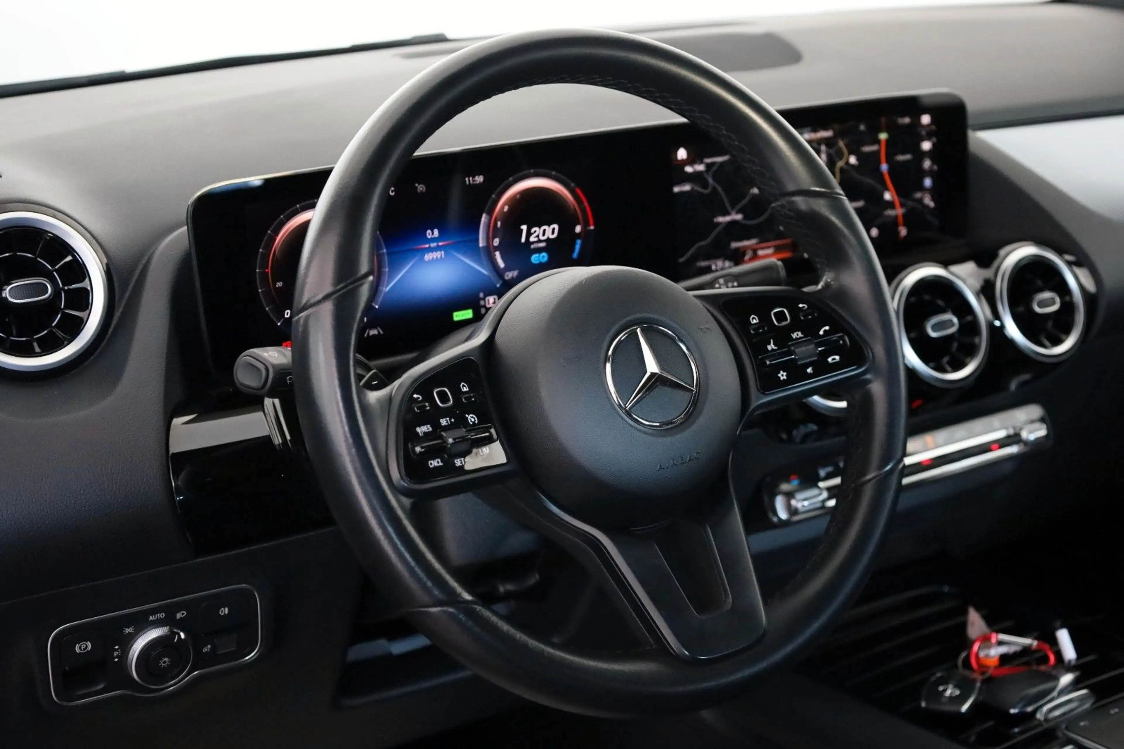 Mercedes-Benz GLA 250 e Style,T.Leder,Navi,LED,SH — photo 11