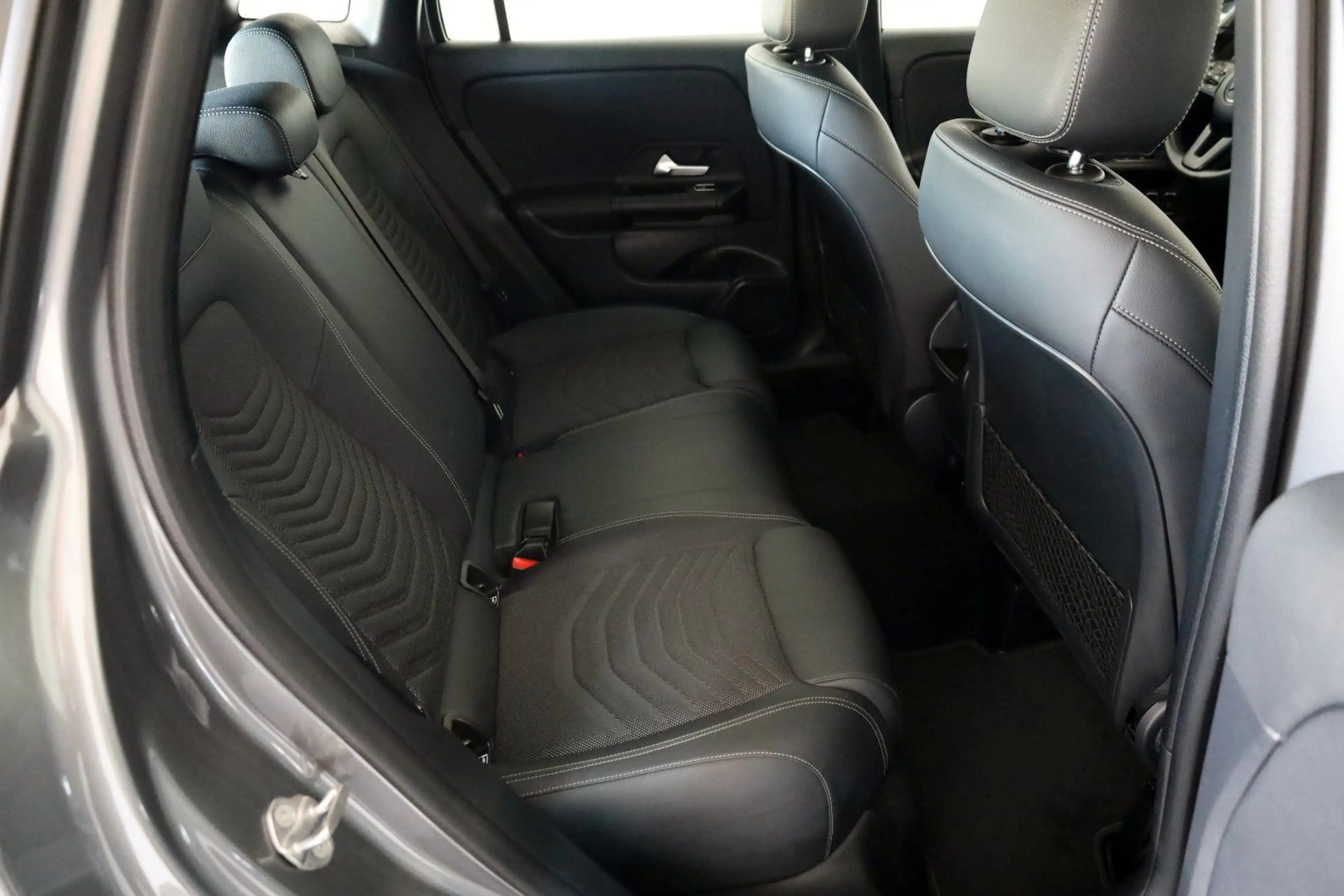 Mercedes-Benz GLA 250 e Style,T.Leder,Navi,LED,SH — photo 6