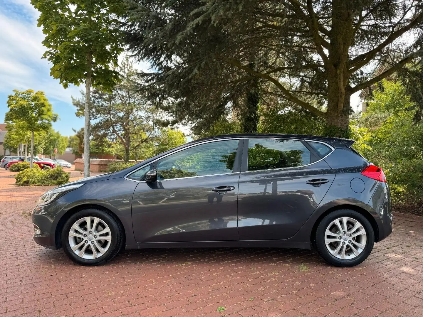 Kia Ceed / cee'd Spirit|LED TFL|PDC|Sitzhzg|AUX/USB! Grau - 2