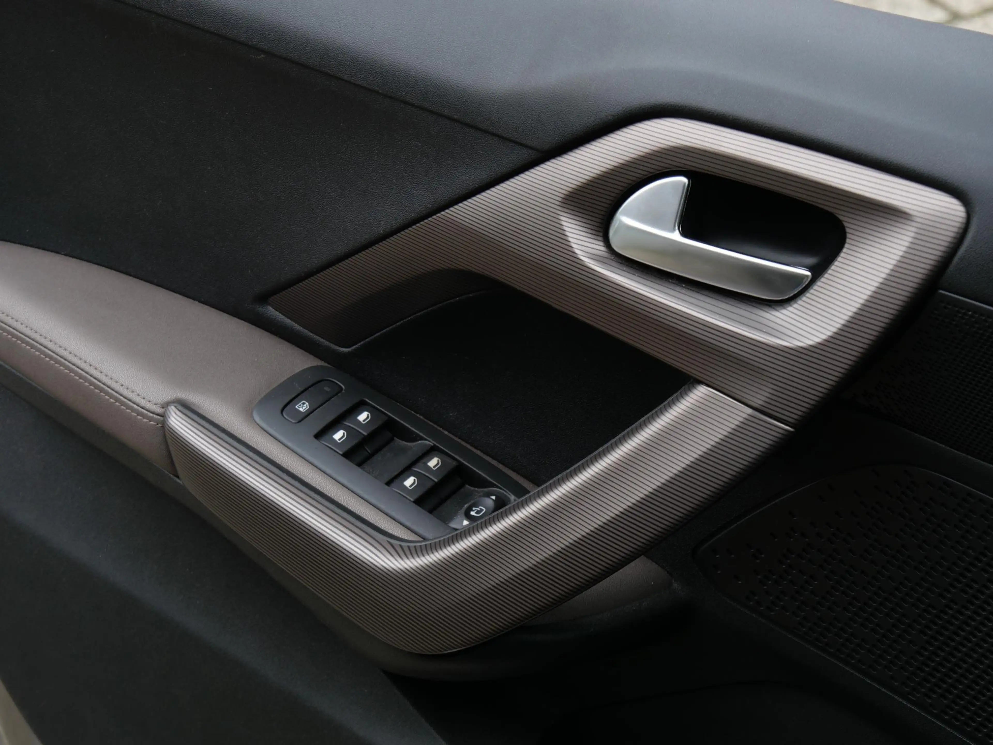 Peugeot 2008 1.6VTi FELINE/ PANORAMADAK/ TREKHAAK/ ALL-SEASON/ — photo 11