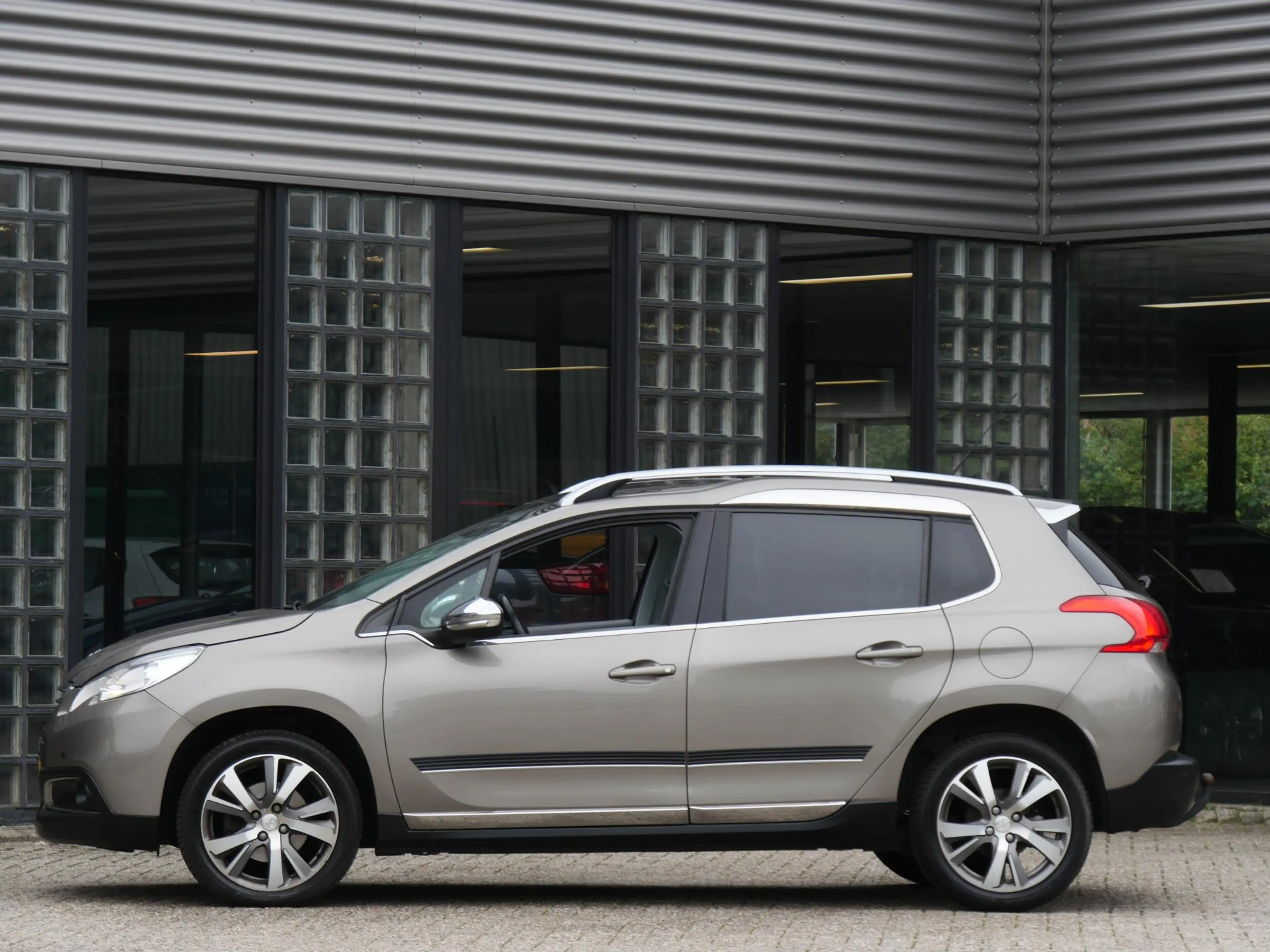 Peugeot 2008 1.6VTi FELINE/ PANORAMADAK/ TREKHAAK/ ALL-SEASON/ — photo 3