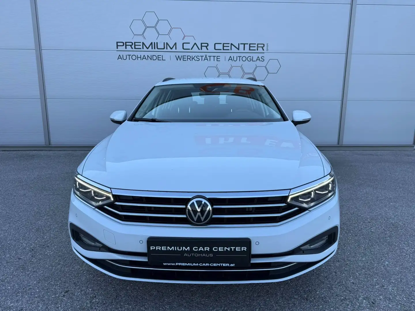 Volkswagen Passat Variant 2,0 TDI DSG Business LED / NAVI / TOUCH / CARPLAY Weiß - 2