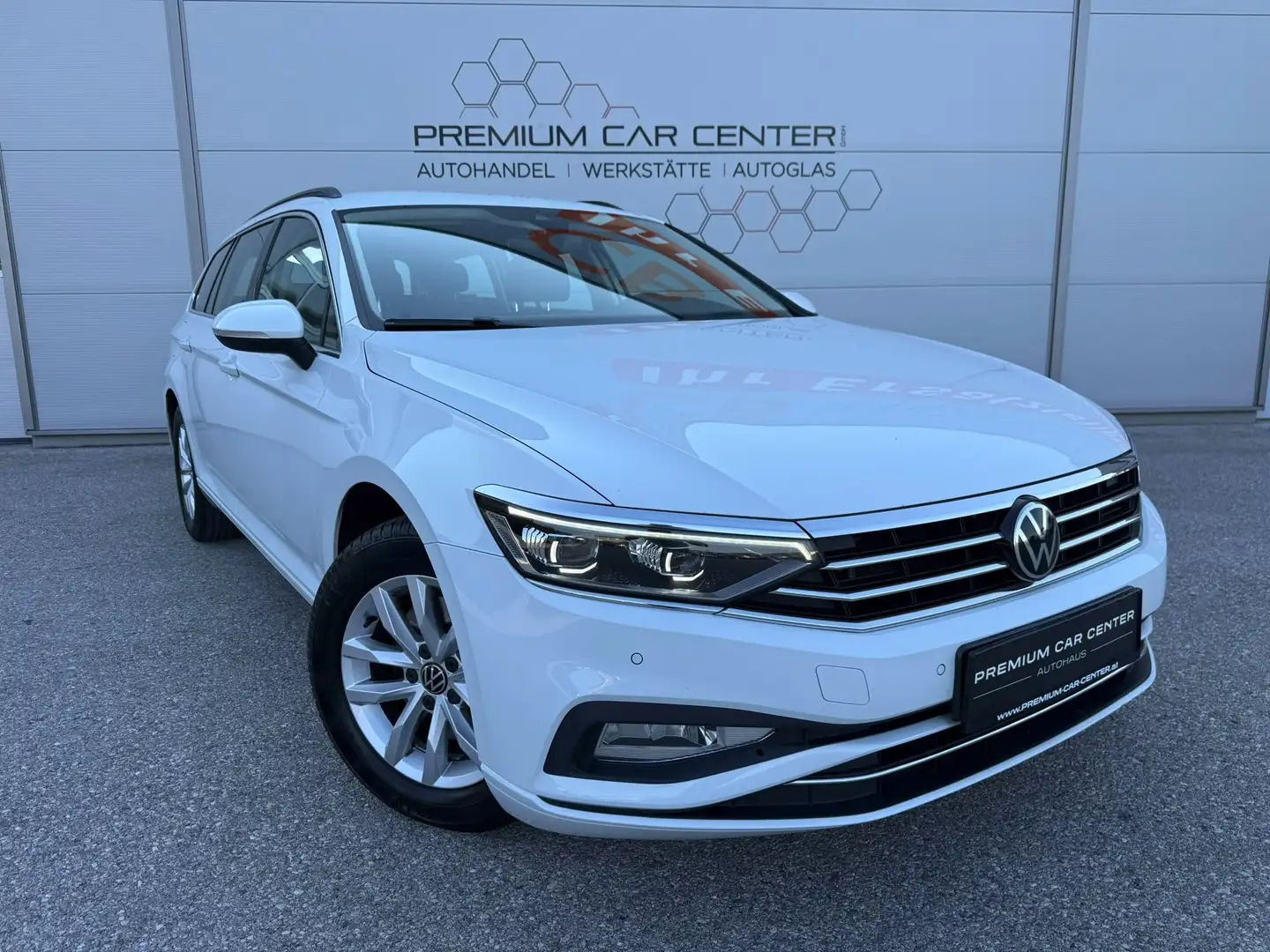 Volkswagen Passat Variant 2,0 TDI DSG Business LED / NAVI / TOUCH / CARPLAY Weiß - 1