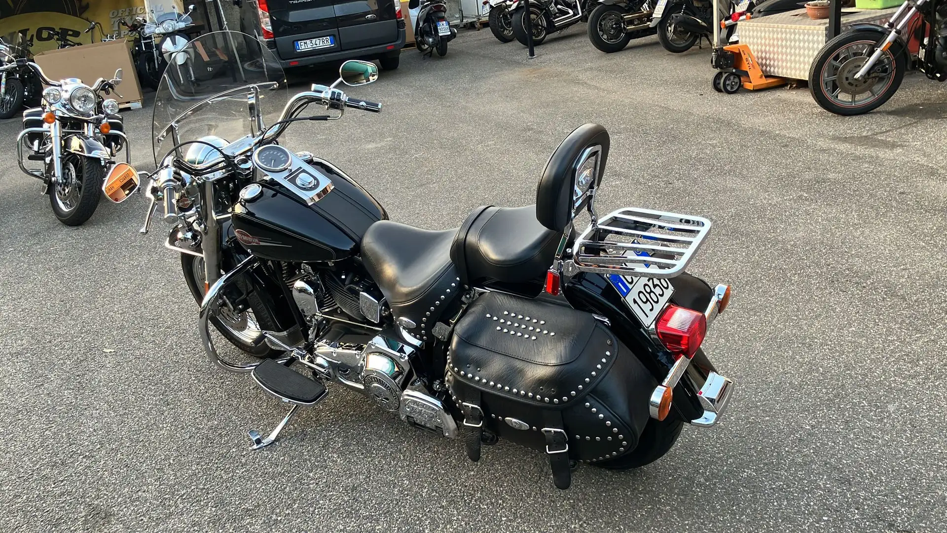 Harley-Davidson Heritage Softail Classic Negro - 2