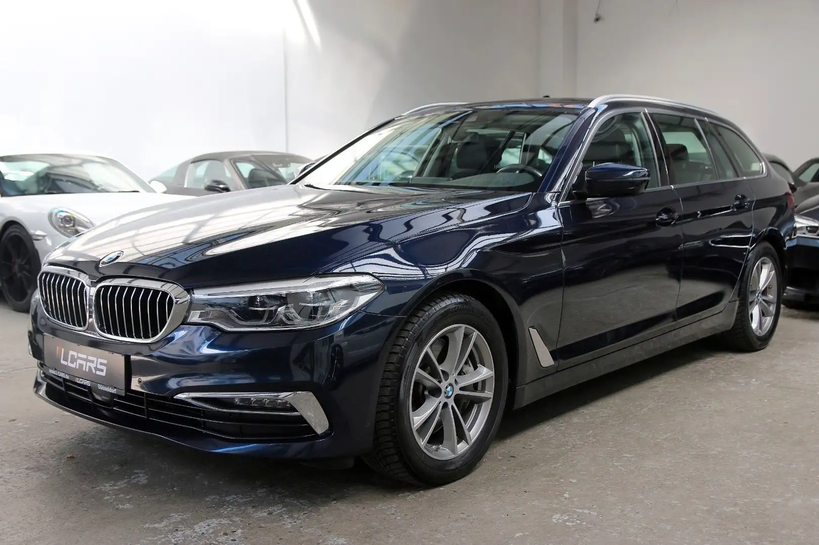 BMW 540 d xDrive Luxury Line KomfortSi Pano ACC AHK Blauw - 2