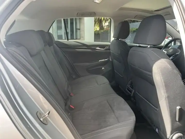 Volkswagen Golf 2025, foto 6