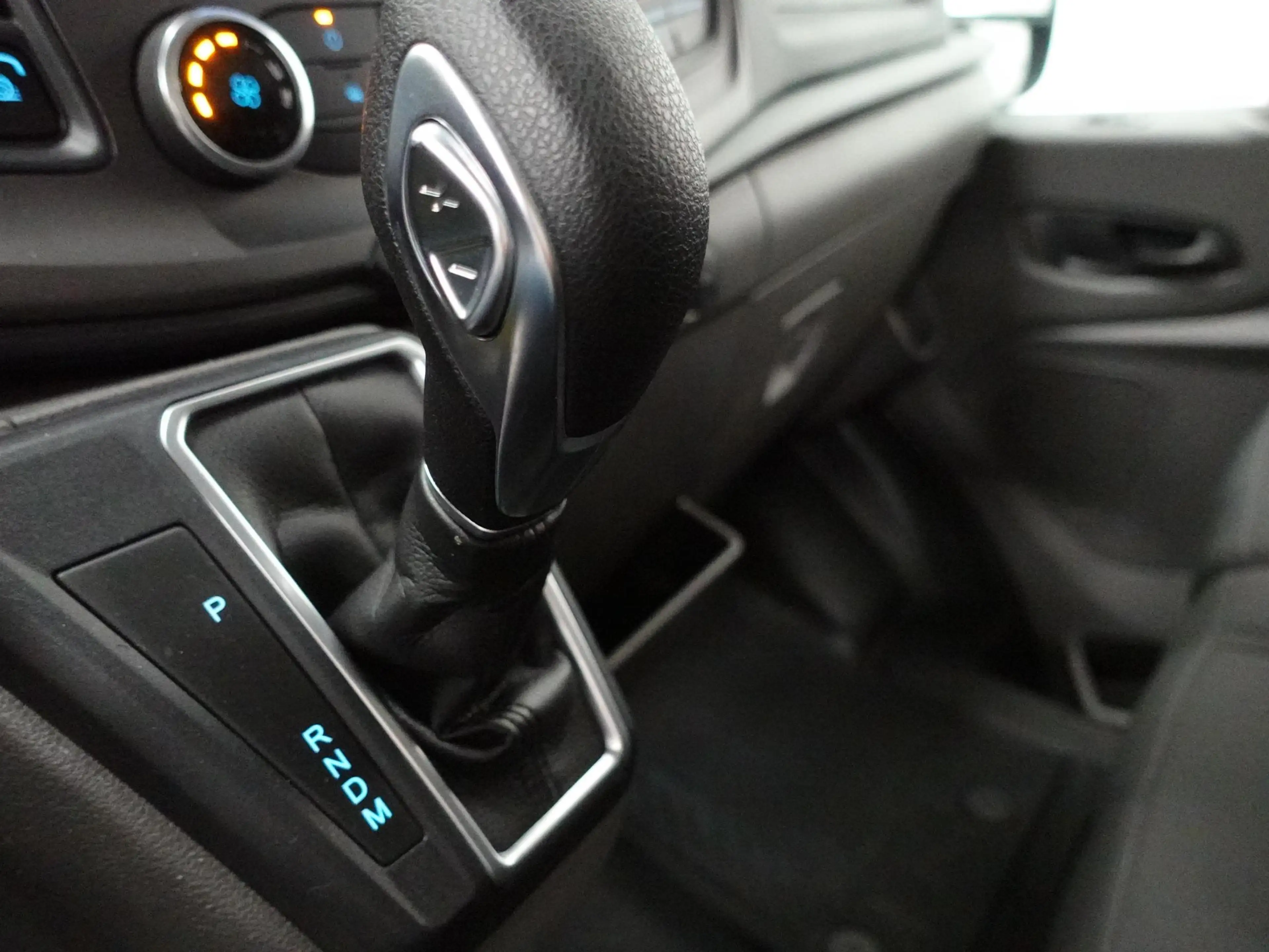Ford Transit 310 2.0 TDCI L2H2 Trend Automaat Airco Bluetooth C — photo 8