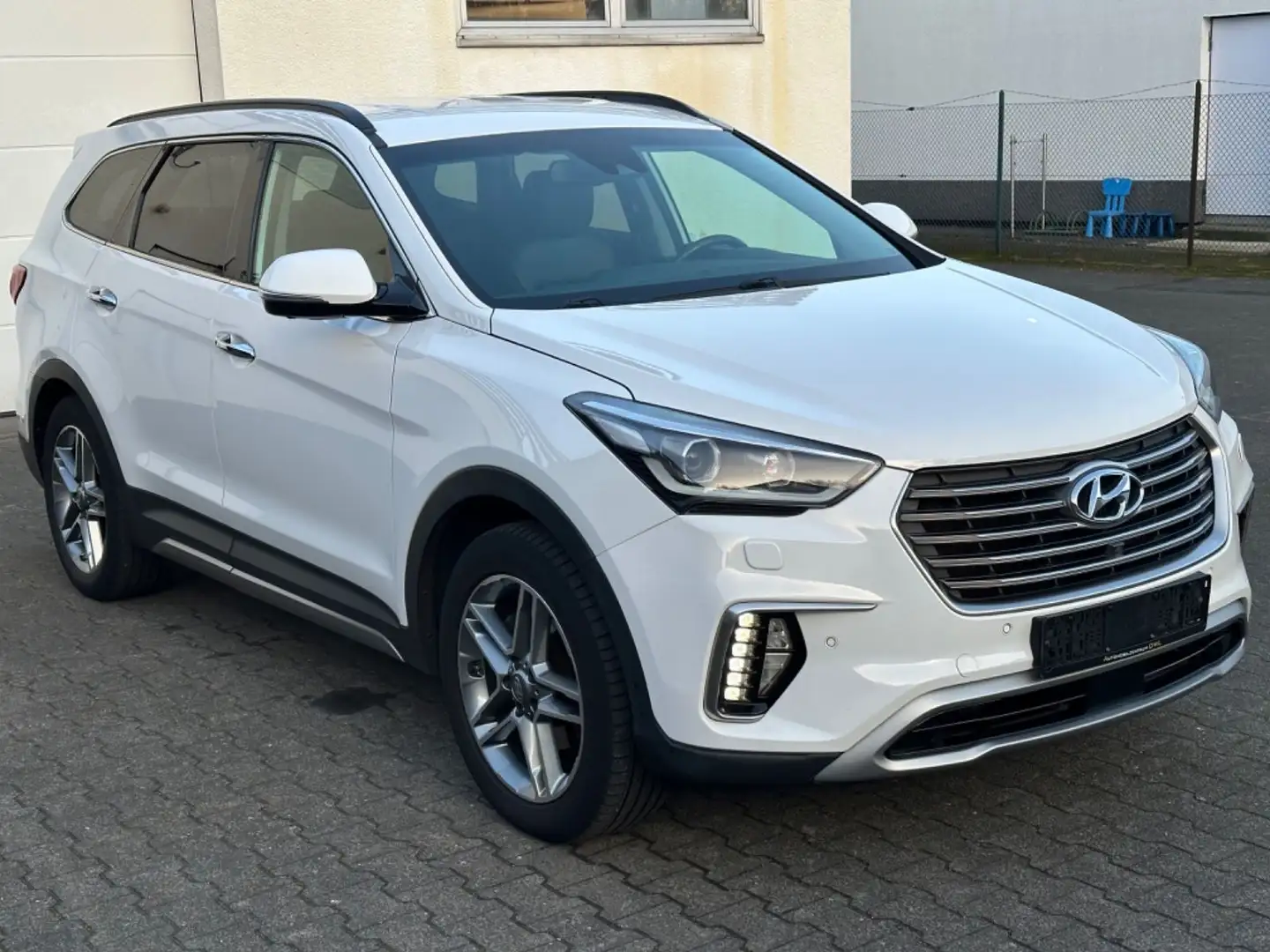 Hyundai Grand Santa Fe blue Premium 4WD ACC|360°|AHK Biały - 1