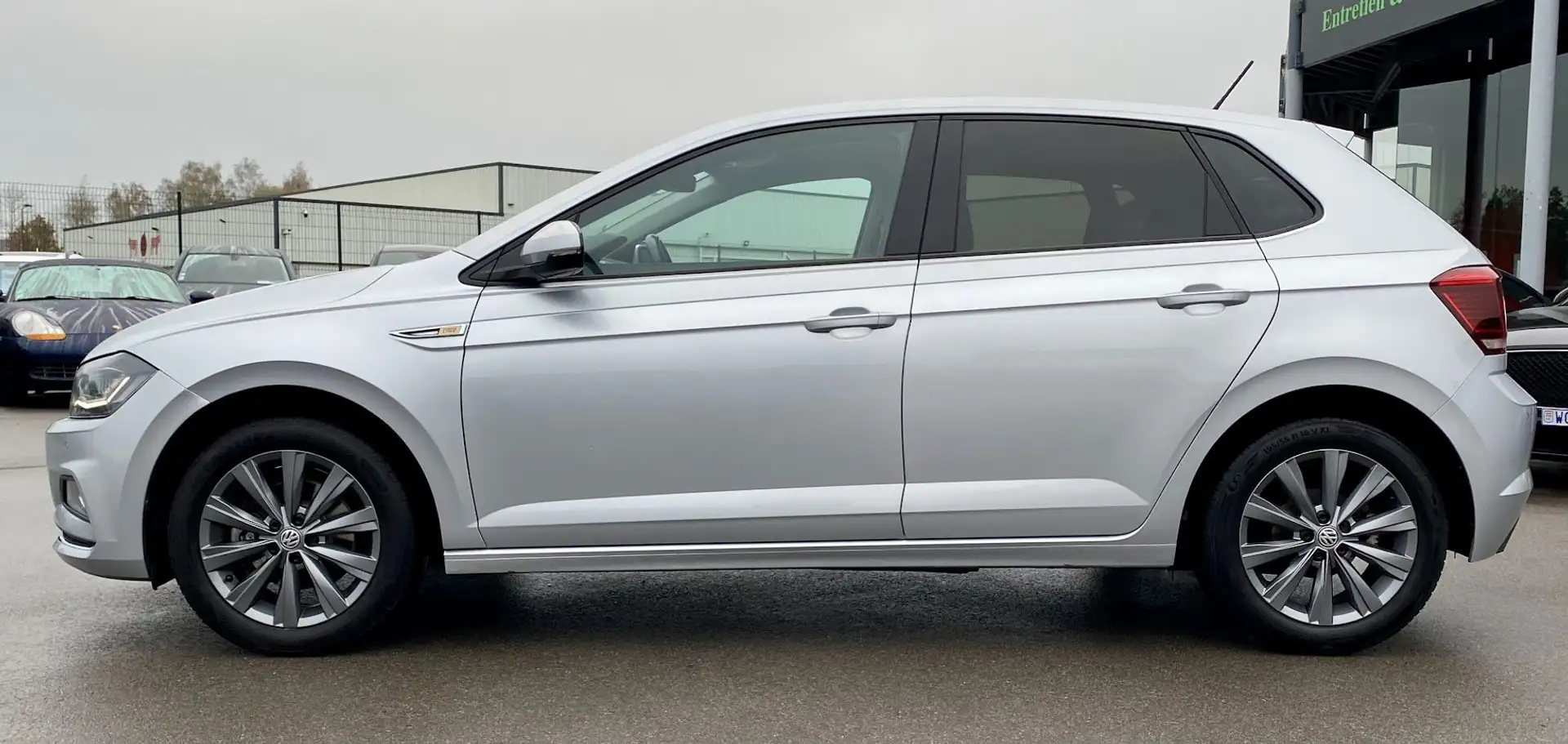 Volkswagen Polo 6 / 1.0l TSI 115 CH BVM 6 / Copper Line Grau - 2