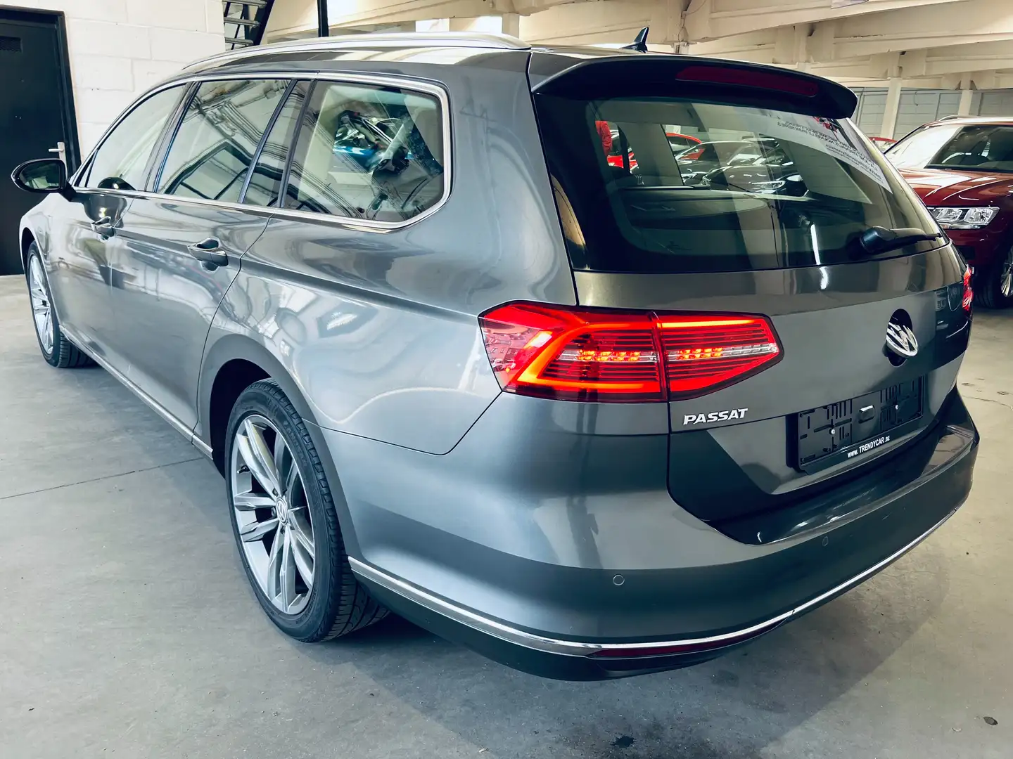Volkswagen Passat Variant 1.6 TDi Highline+R-Line+NAVI+CAMERA+PANO+CARPASS Gris - 2