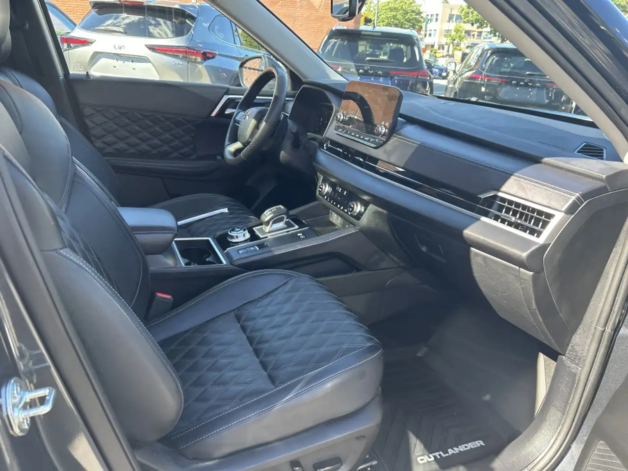 Mitsubishi Outlander photo Mitsubishi Outlander
