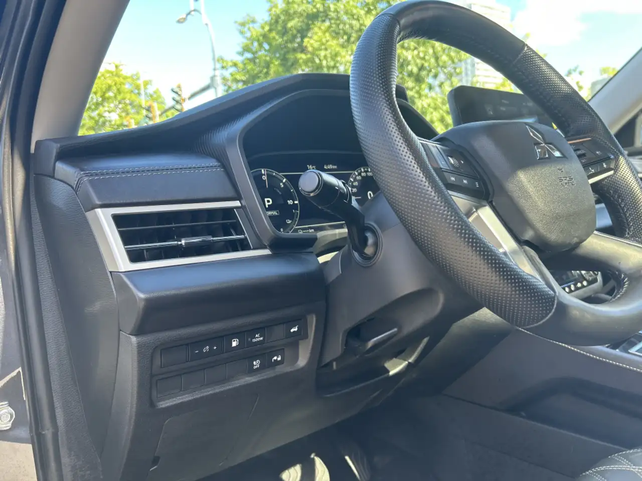 Mitsubishi Outlander photo Mitsubishi Outlander