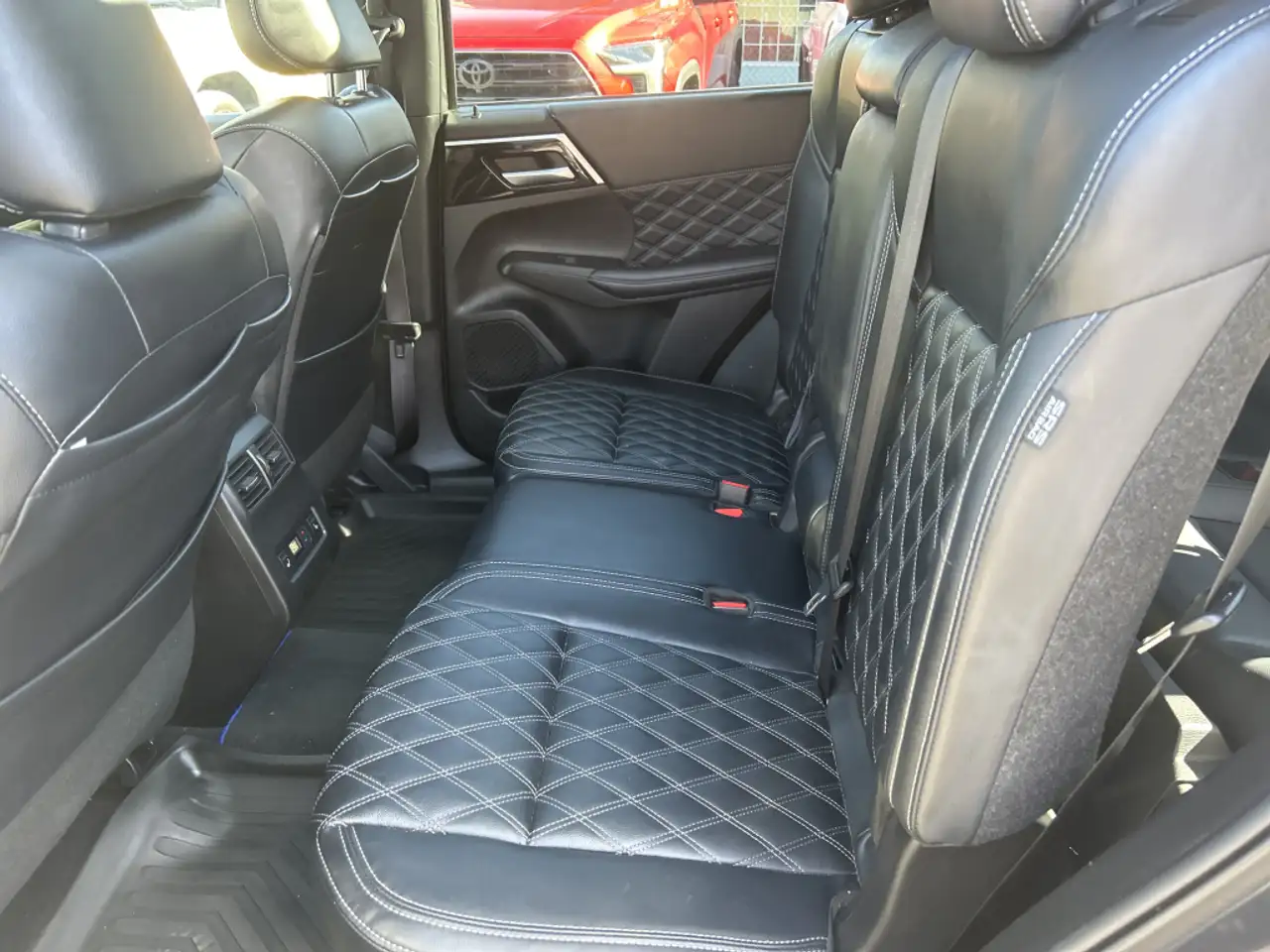 Mitsubishi Outlander photo Mitsubishi Outlander