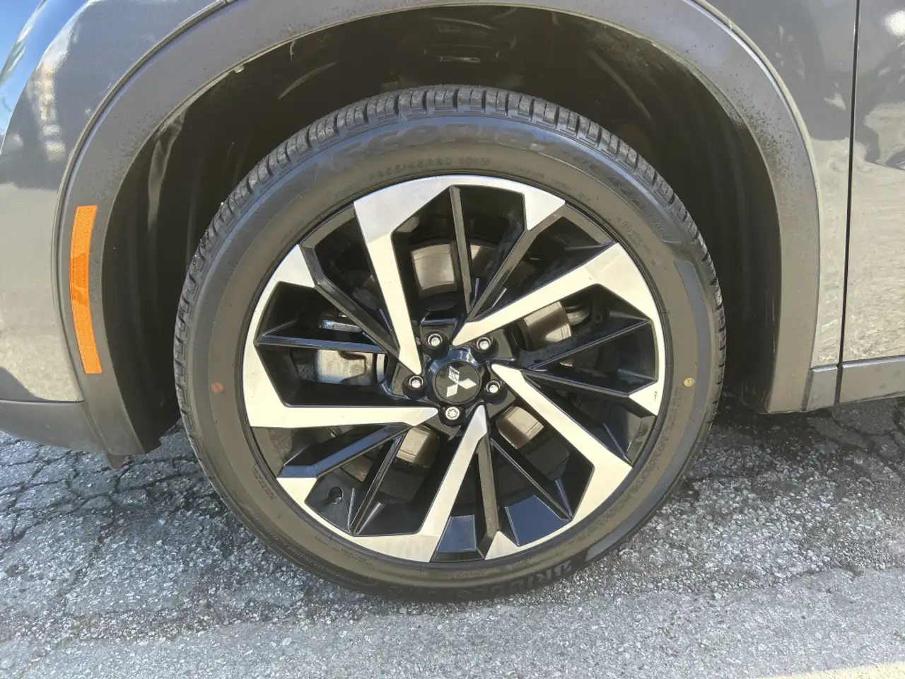 Mitsubishi Outlander photo Mitsubishi Outlander