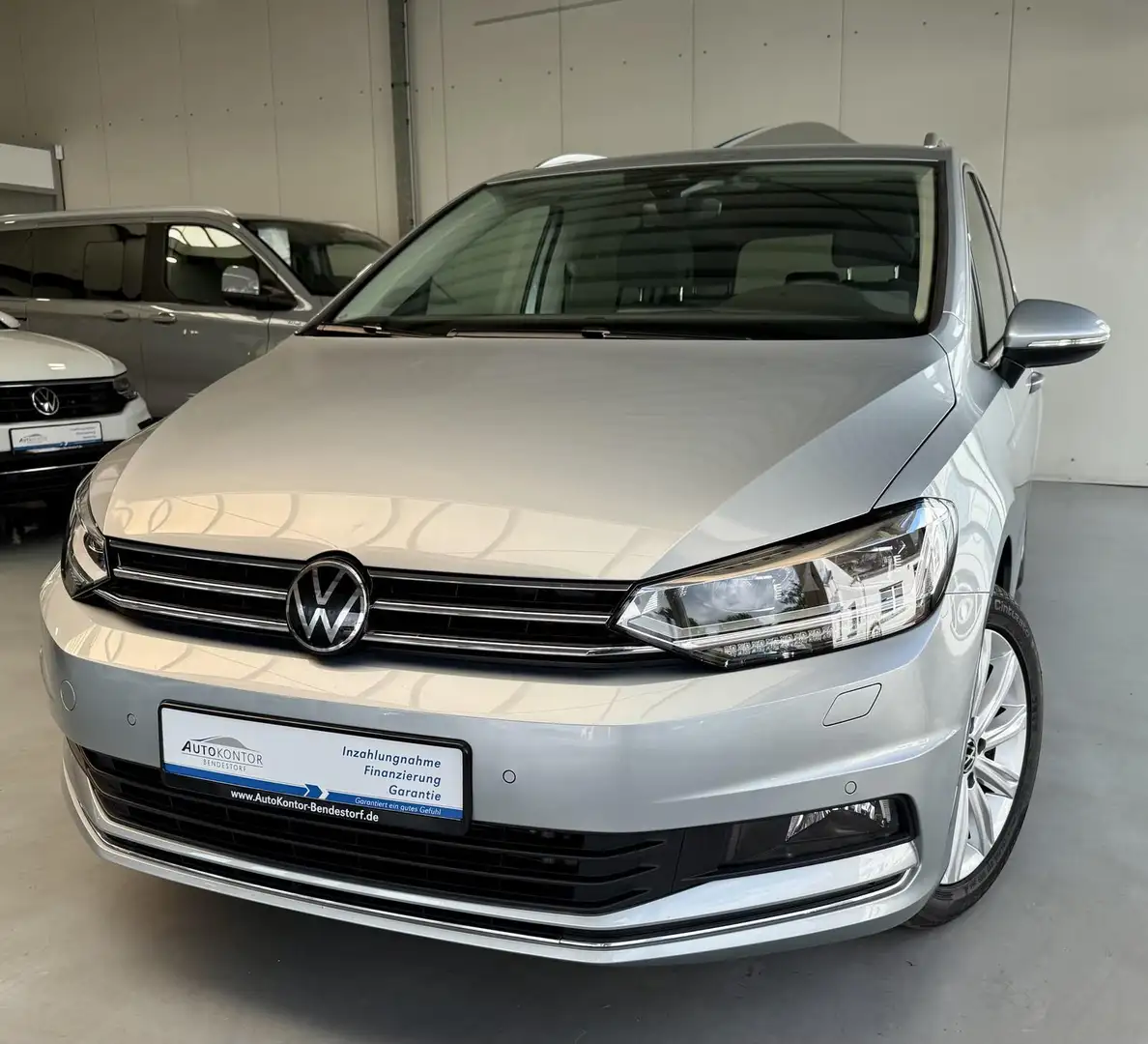Volkswagen Touran Highline TDI Autom., *LED *7-Sitzer *ACC *Navi Grijs - 2