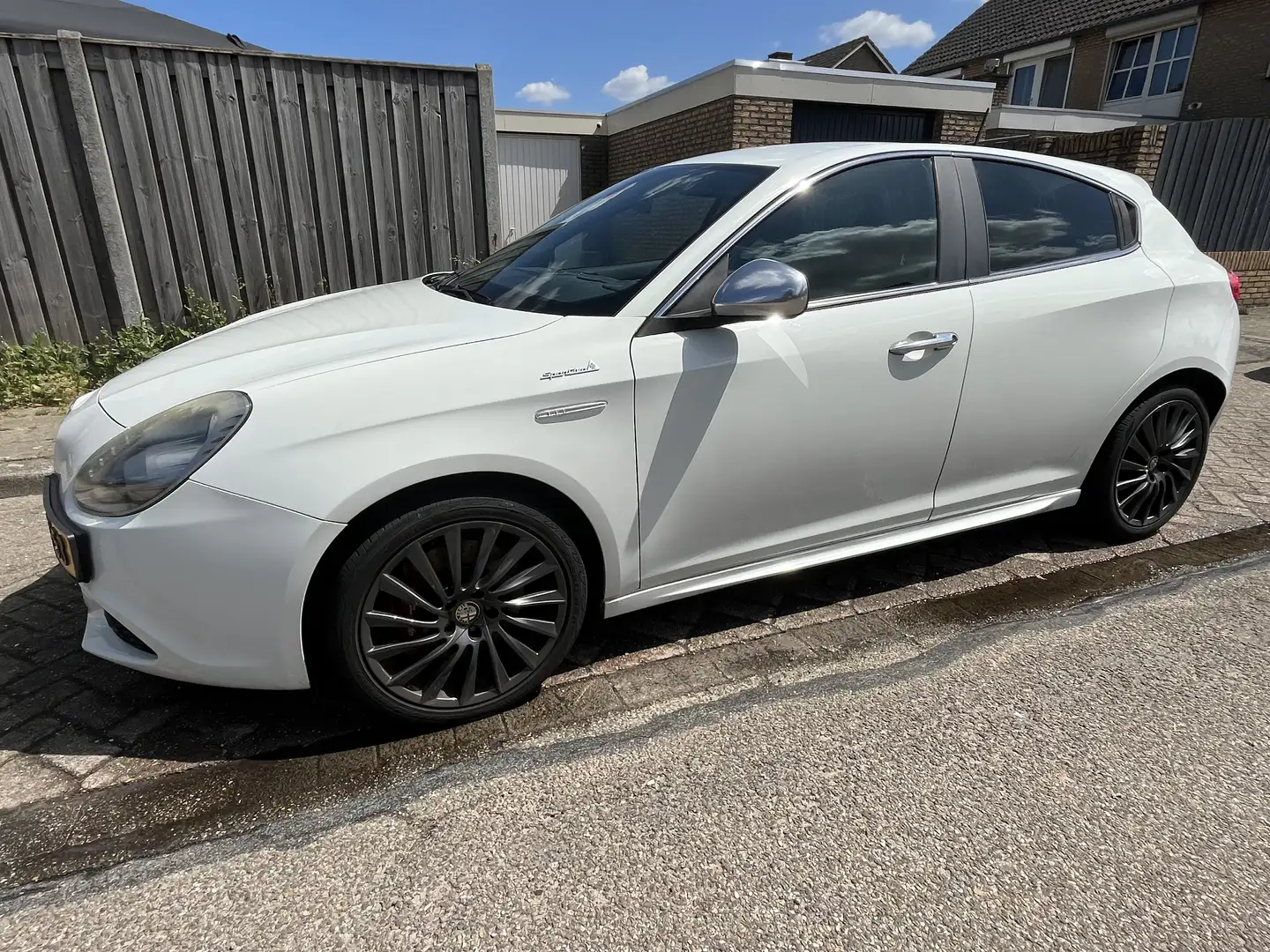 Alfa Romeo Giulietta 1.6 JTDm Distinctive Bílá - 1