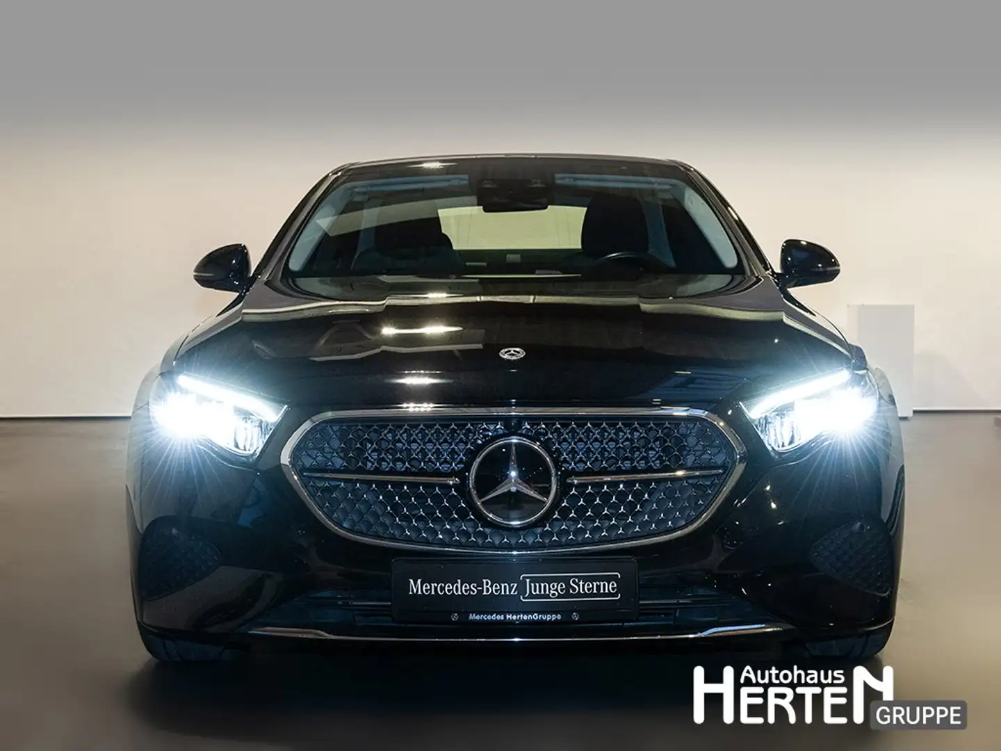 Mercedes-Benz E 200 AVANTGARDE+FAHRASSIST.-P.-PLUS+AMBIENTE-PL Schwarz - 2
