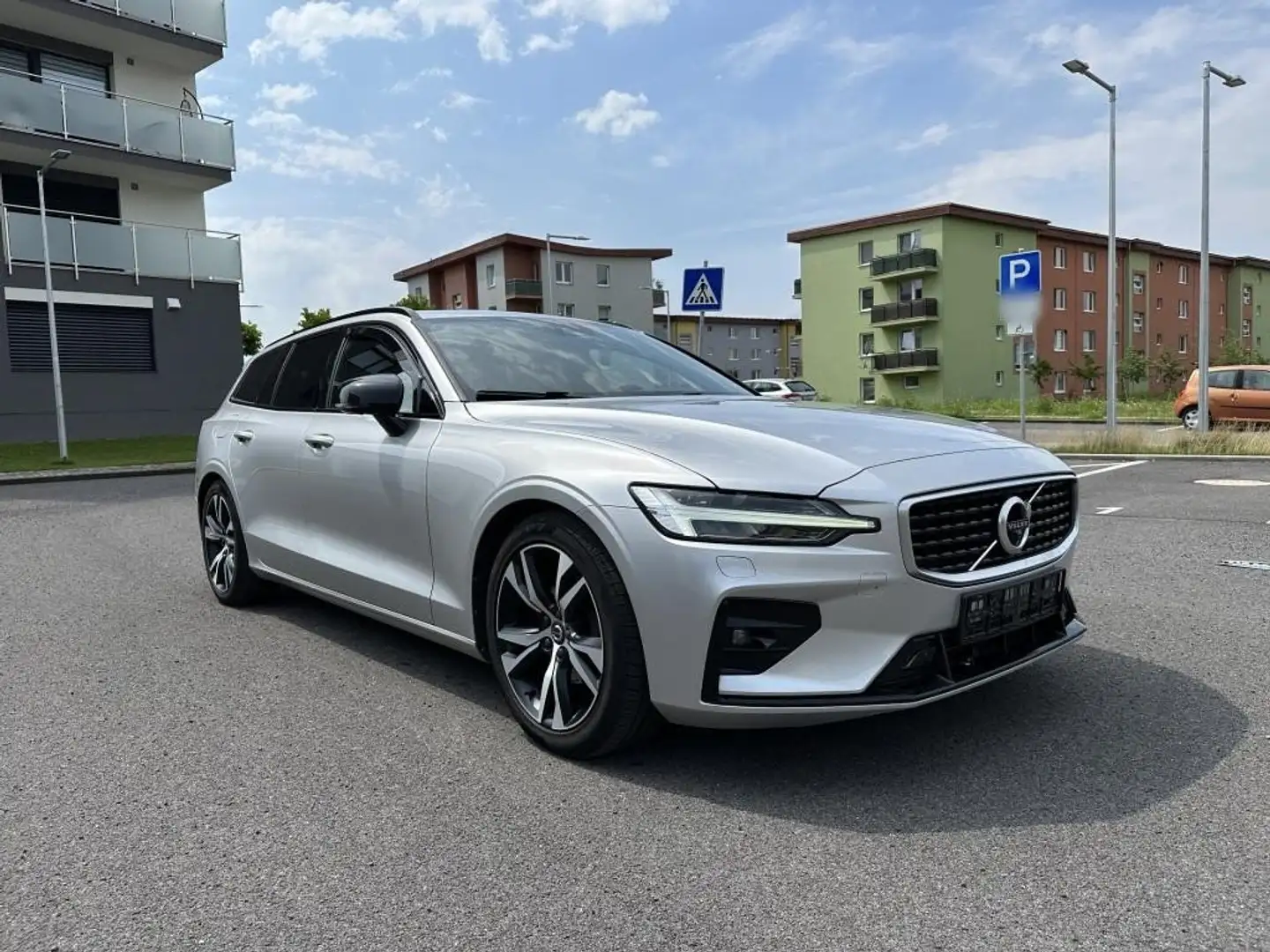Volvo V60 2.0 D4 AWD Geartronic R-Design Argintiu - 2