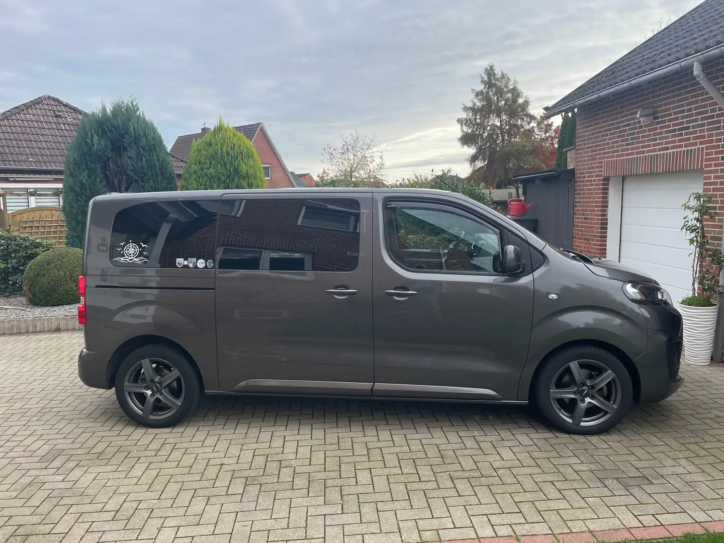Citroen Spacetourer Spacetourer M 2.0 BlueHDi 145 S Grau - 2
