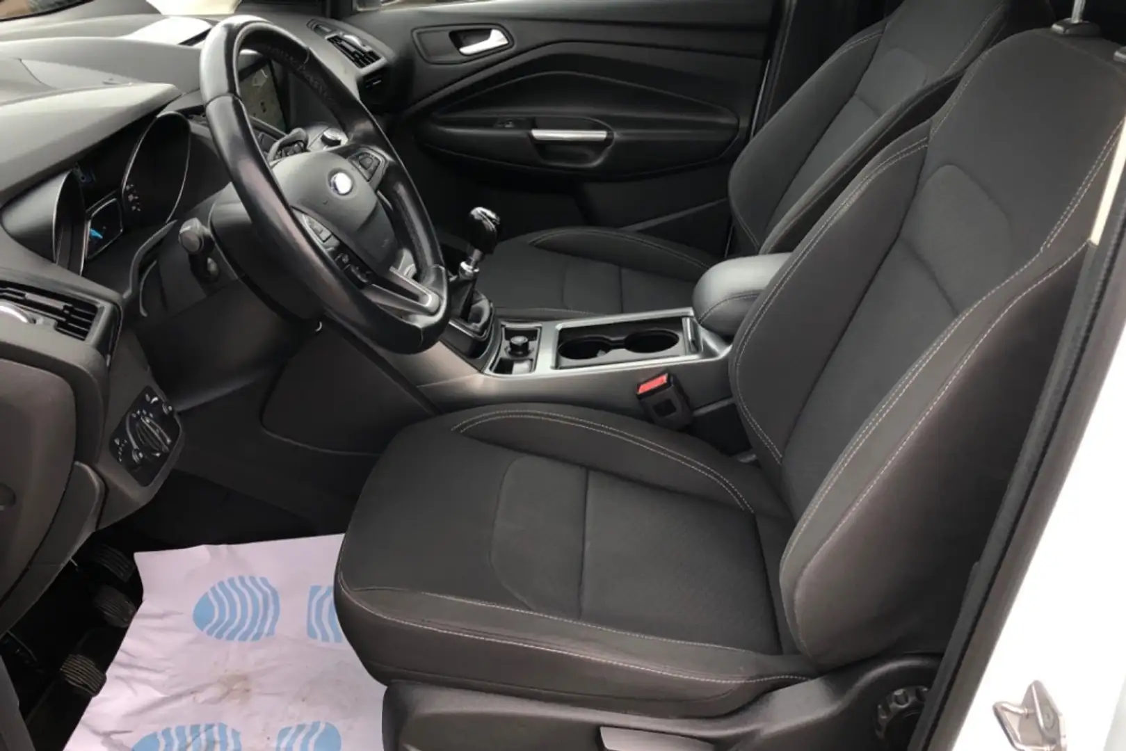 Ford Kuga 1.5 EcoB. Auto S&S Titanium 4x2 150 Wit - 2