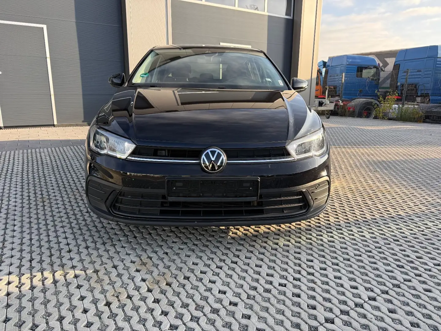 Volkswagen Polo VI Move Schwarz - 2
