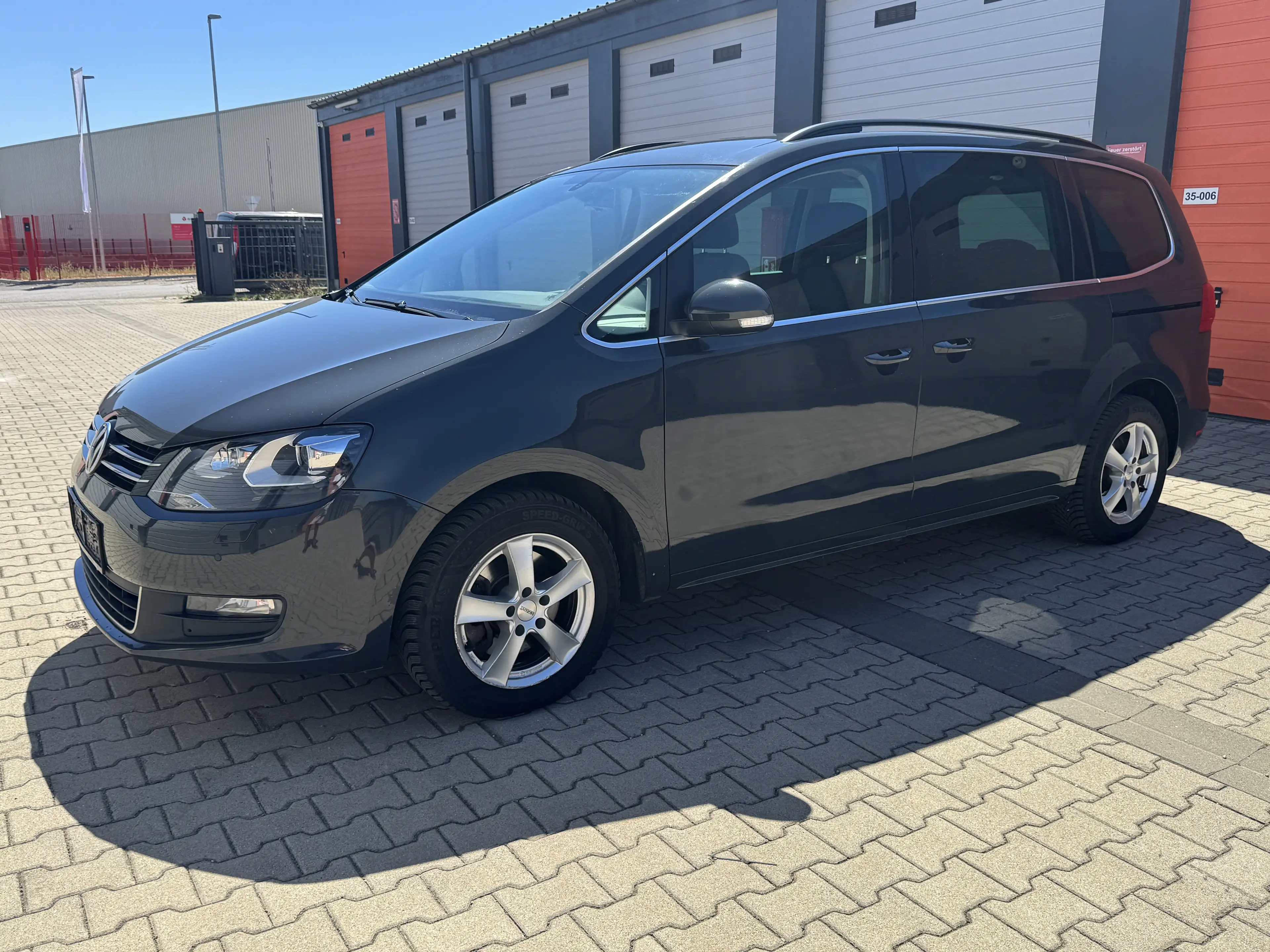 Volkswagen Sharan Comfortline BMT — photo 2