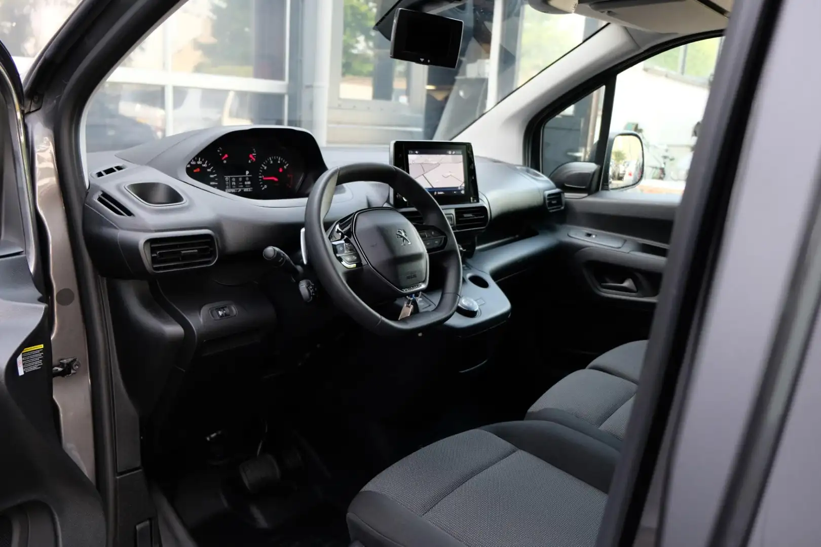 Peugeot Partner 1.2 PureTech *Automaat|3 Zits* Navigatie+Achteruit Grijs - 2