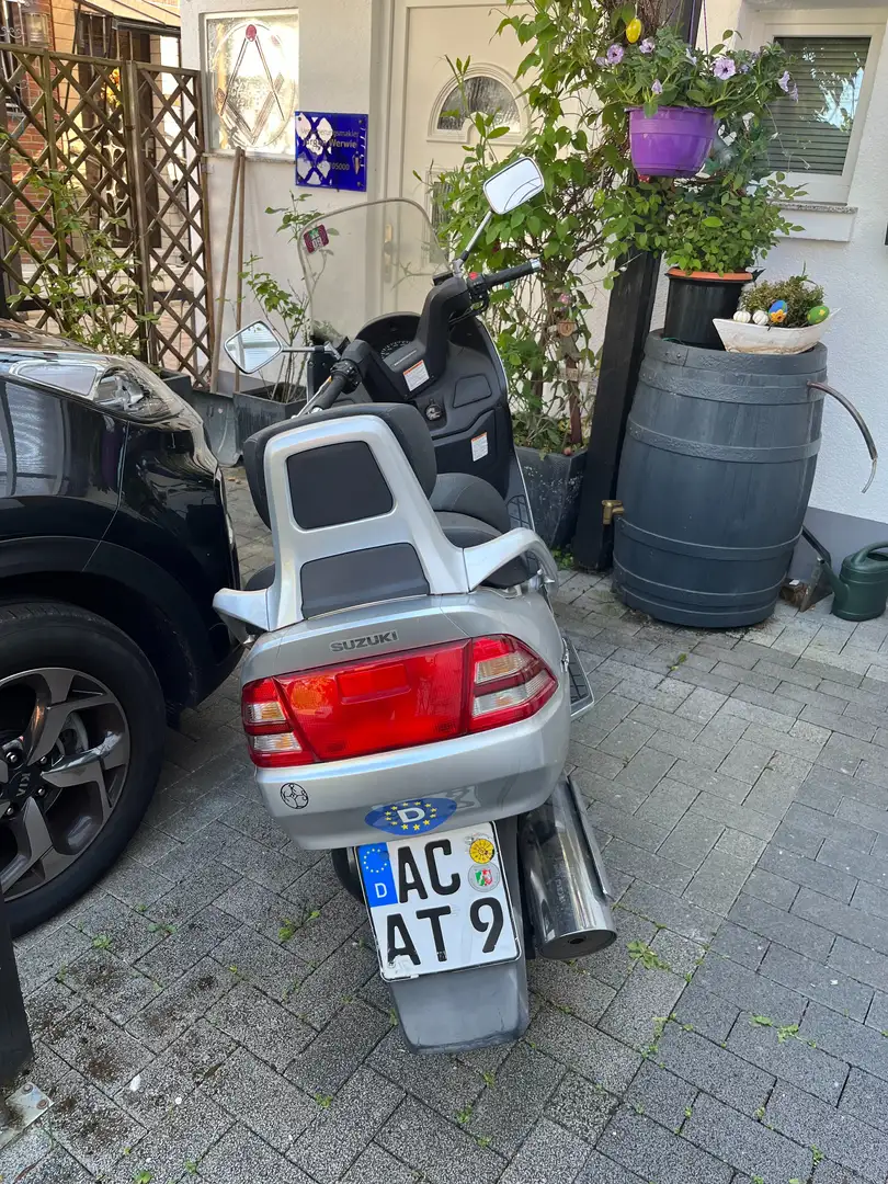 Suzuki Burgman 400 Silber - 2