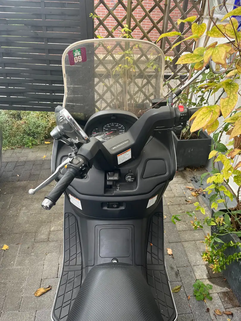 Suzuki Burgman 400 Silber - 1