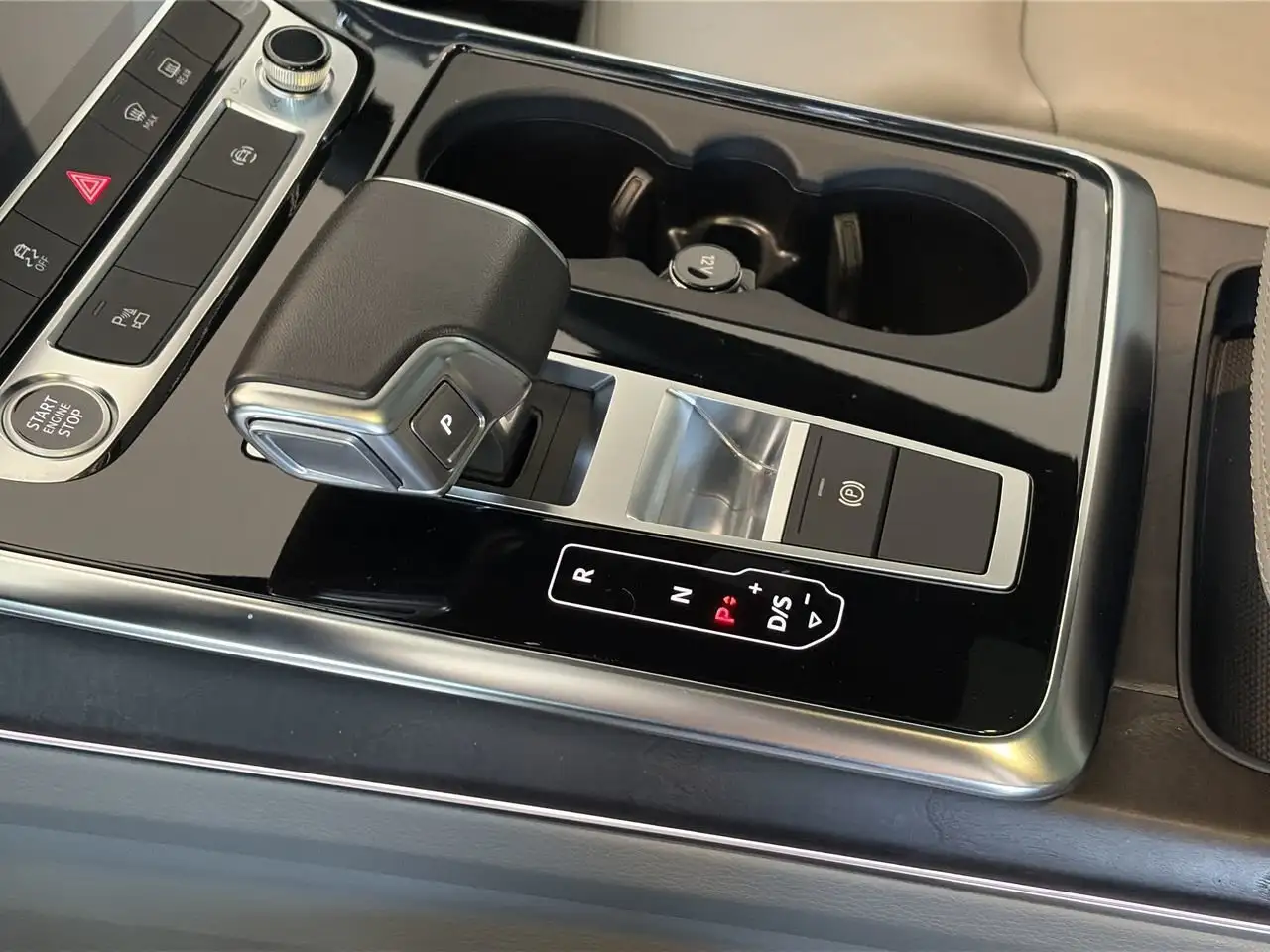 Audi Q7 снимка Audi Q7