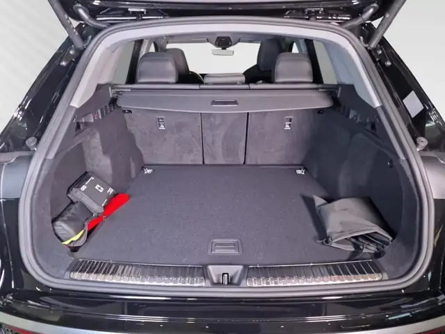Audi Q5 view 10