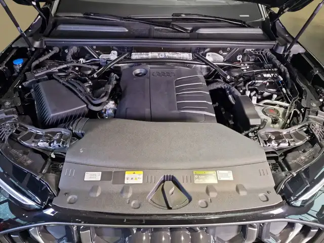 Audi Q5 view 11
