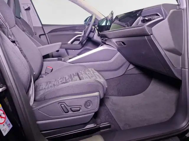Audi Q5 view 9