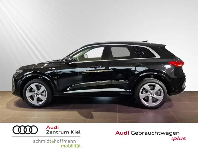 Audi Q5 view 3