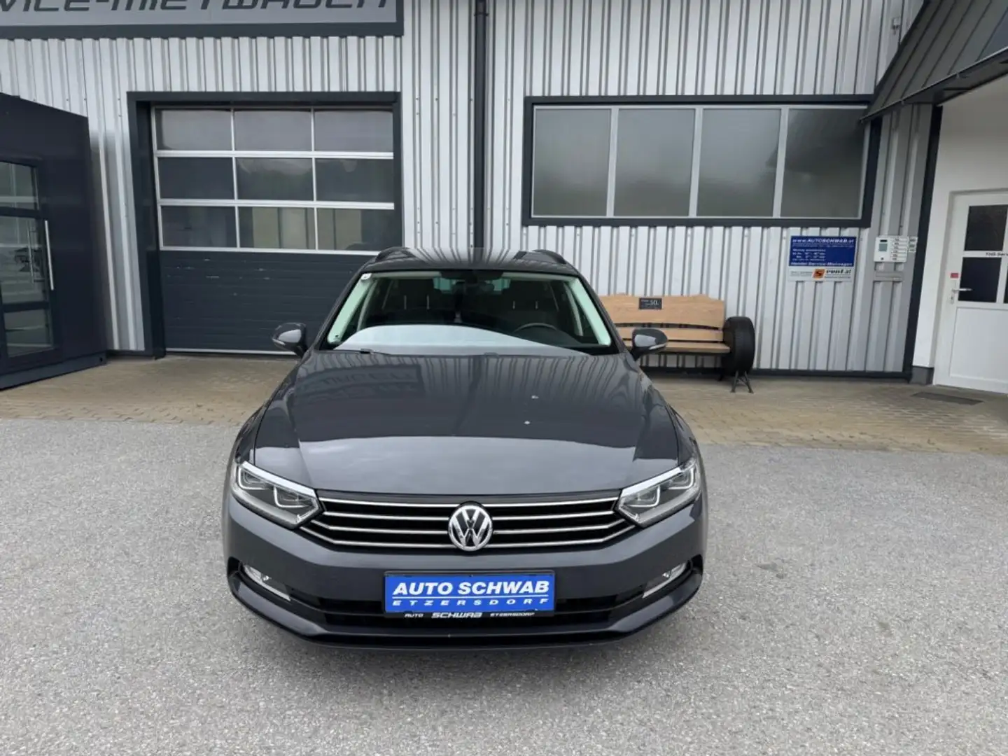 Volkswagen Passat Variant Comfortline 2.0 TDI DSG Automatik *AHV* Grau - 2