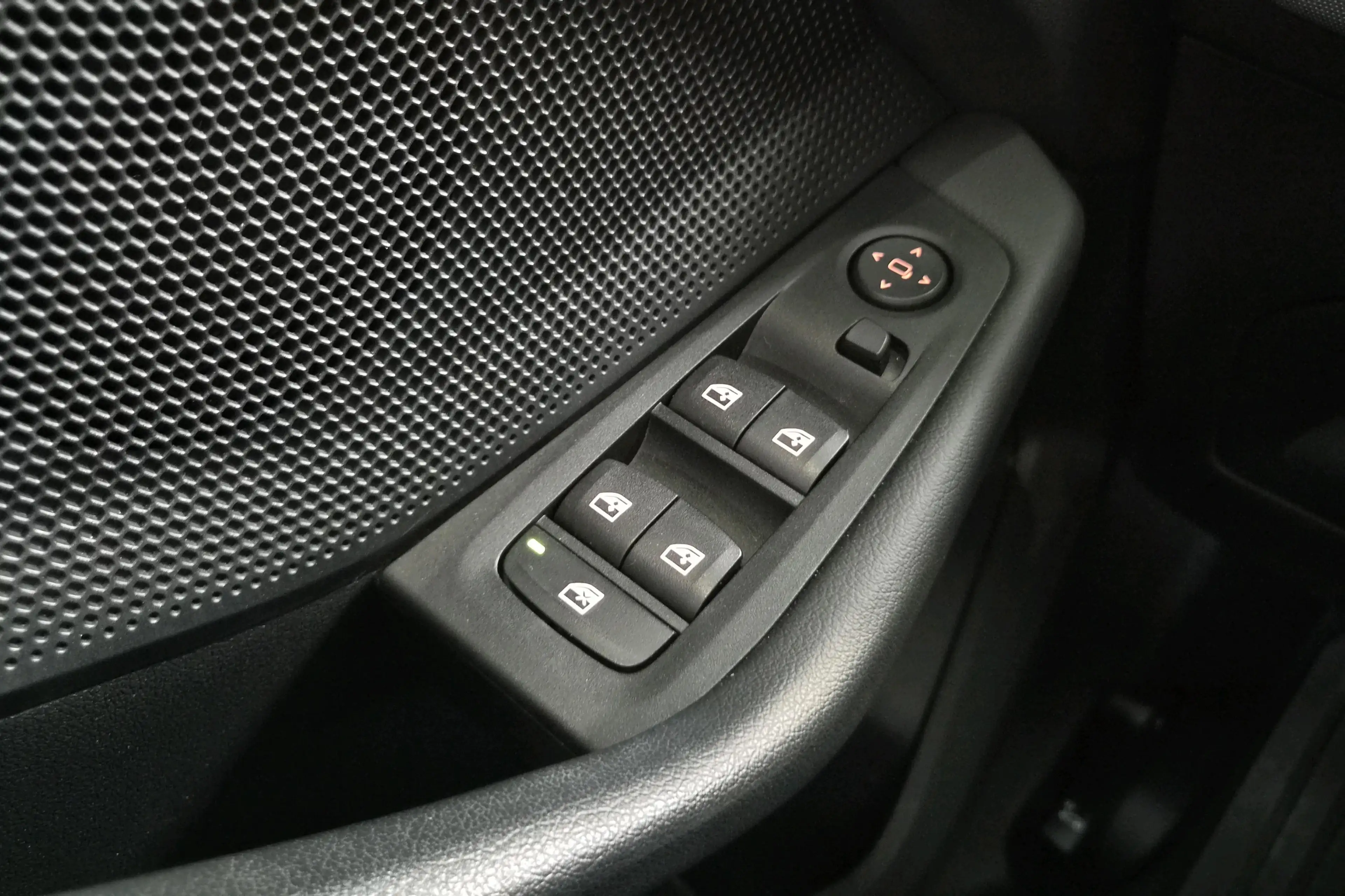 BMW 116 Advantage — photo 24