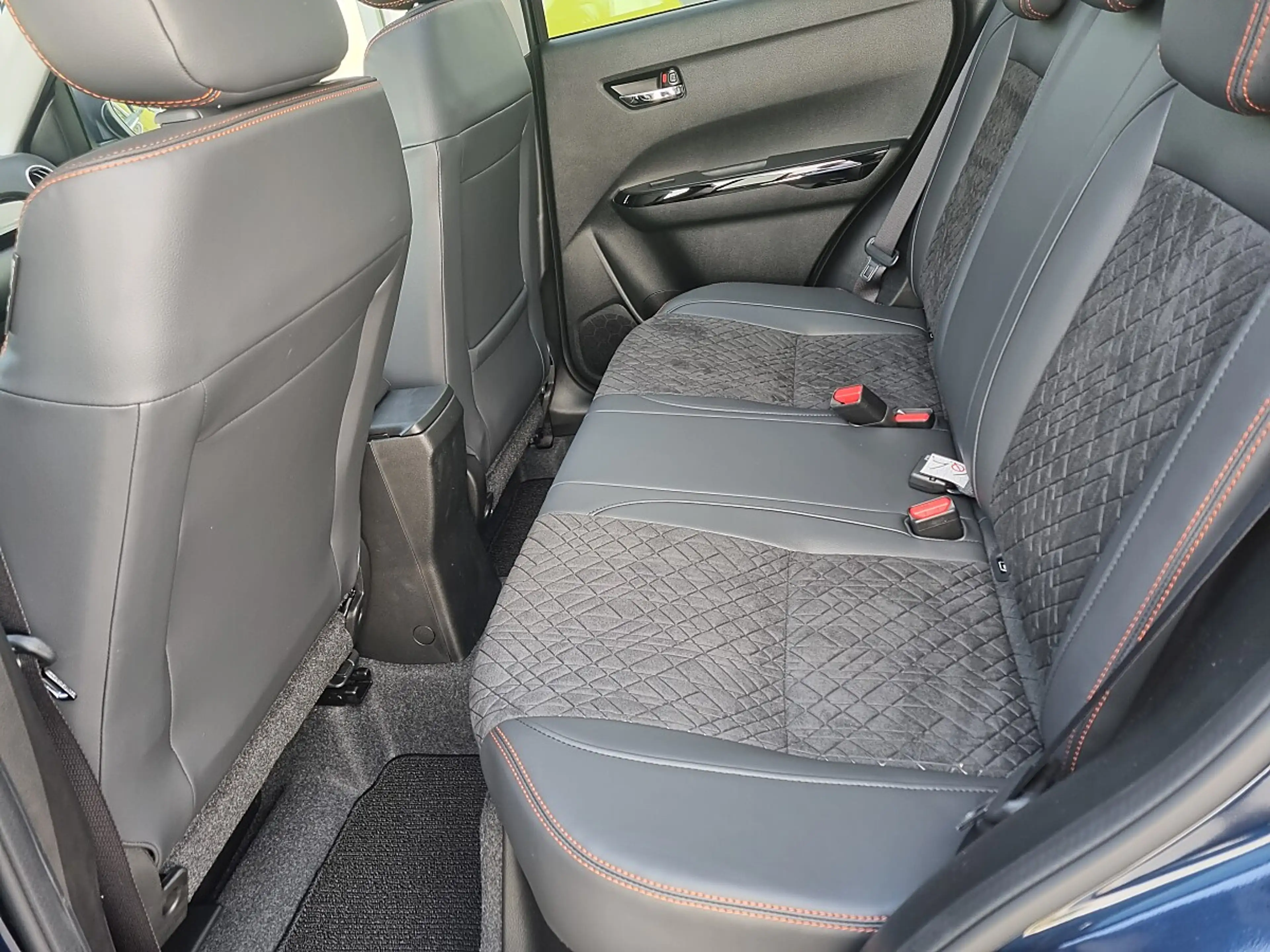 Suzuki Vitara 1,4 Hybrid ALLGRIP flash — photo 8