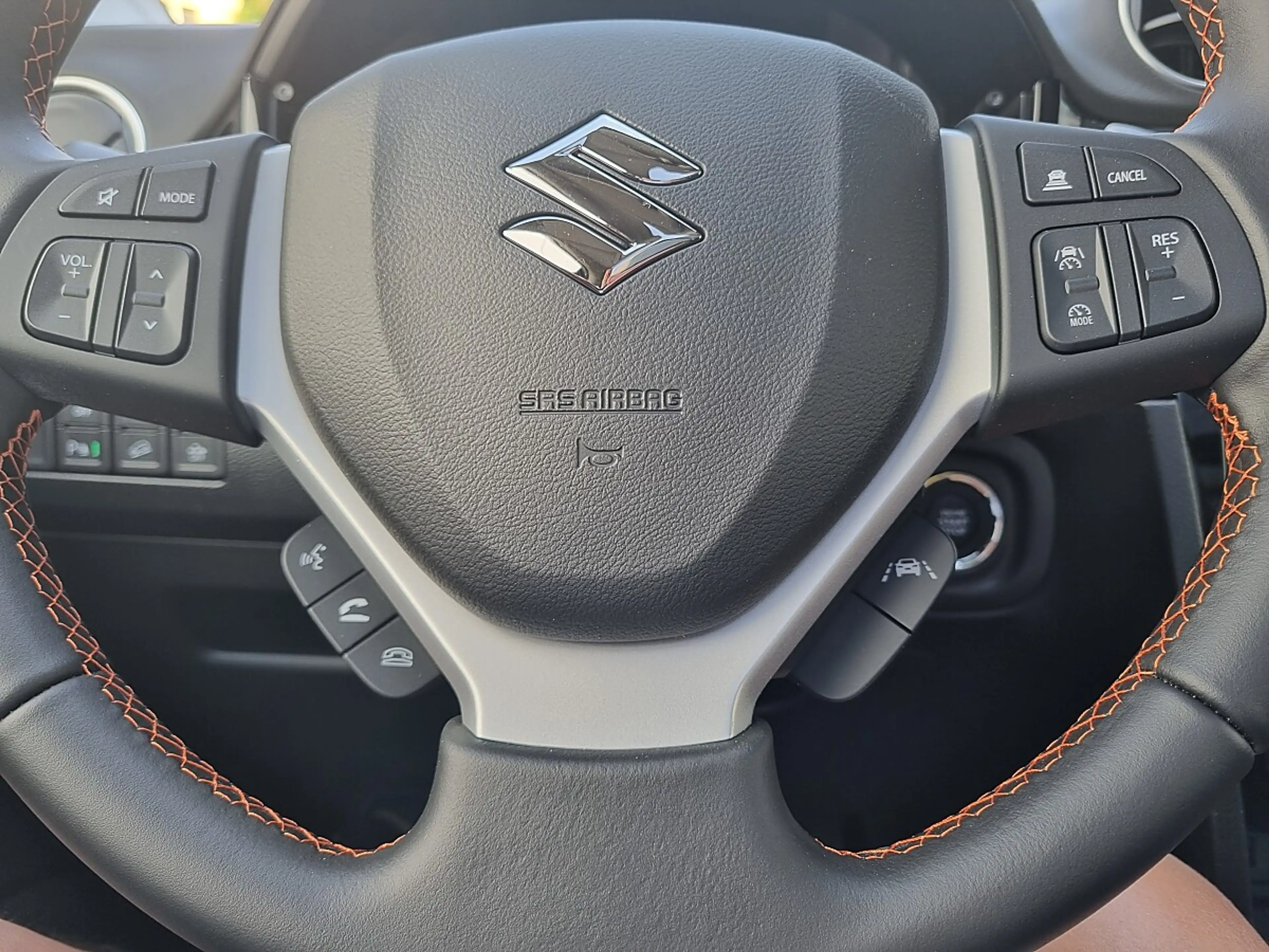 Suzuki Vitara 1,4 Hybrid ALLGRIP flash — photo 12