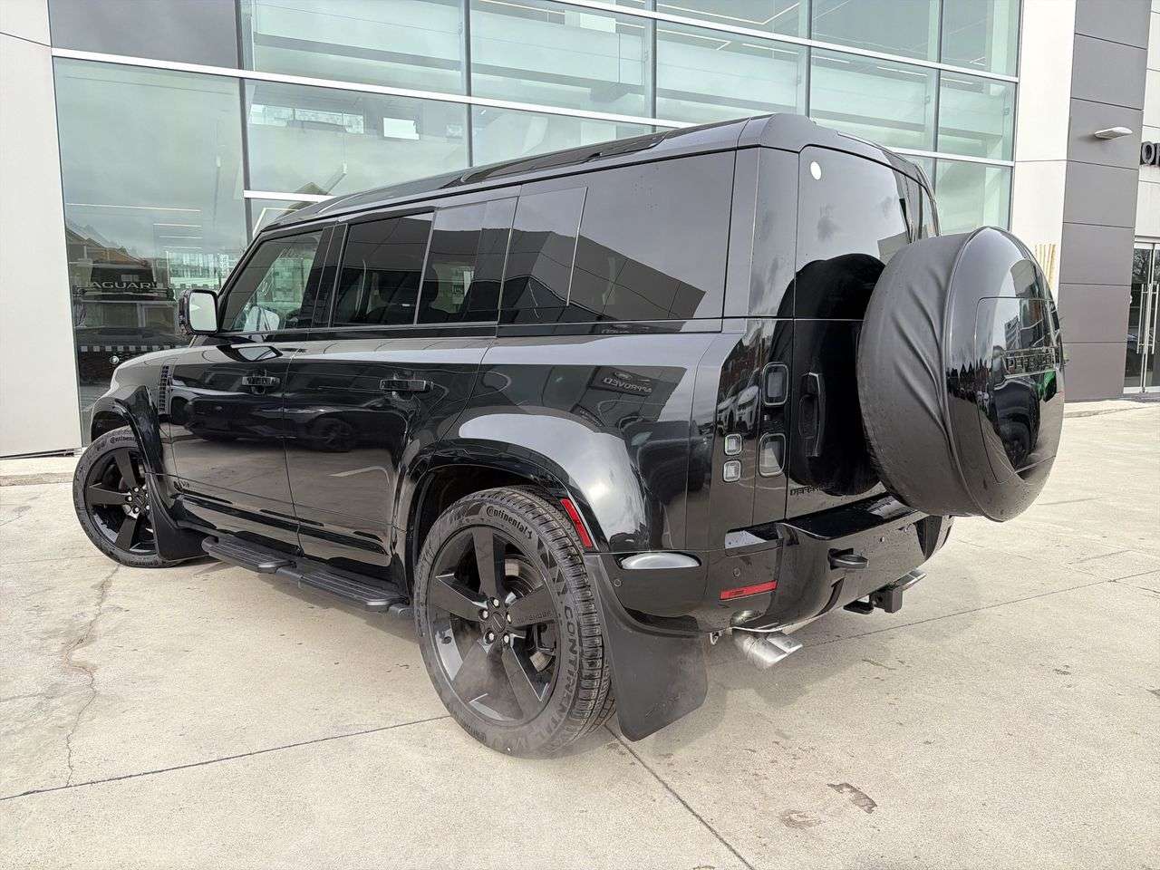 2026 Land Rover Defender 110 P525 V8 thumb 6