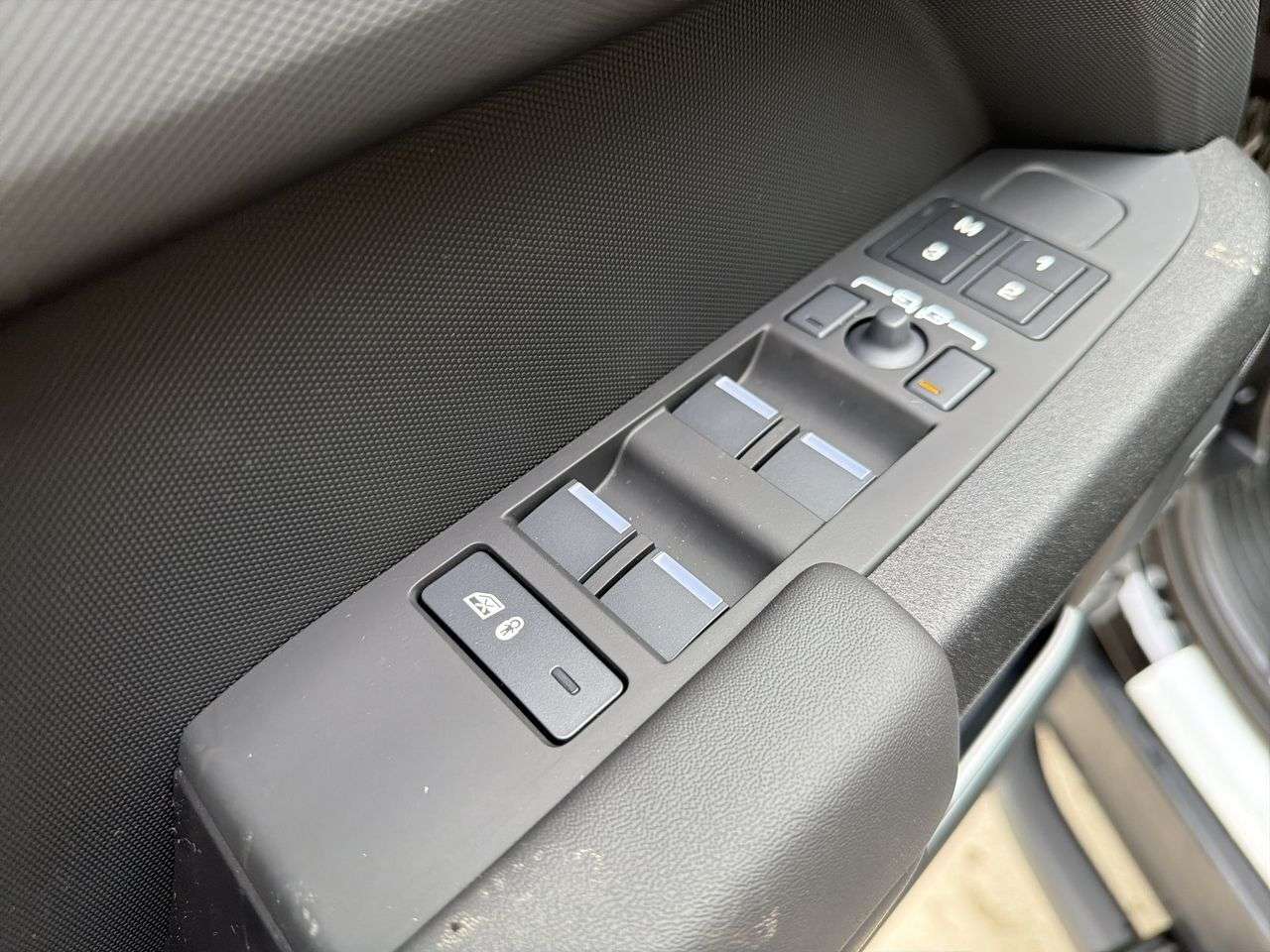 2026 Land Rover Defender 110 P525 V8 thumb 10